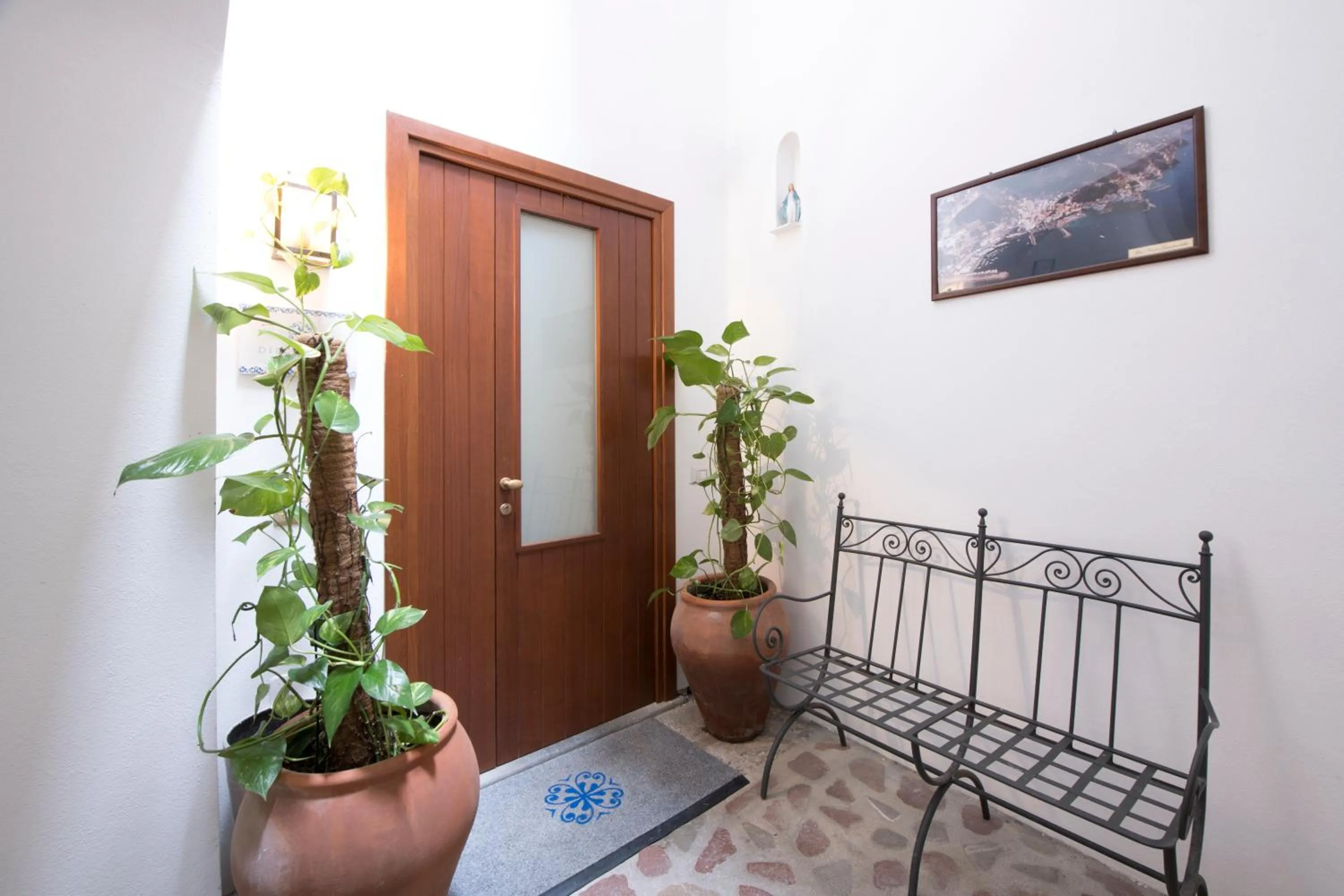 Facade/entrance in DieciSedici