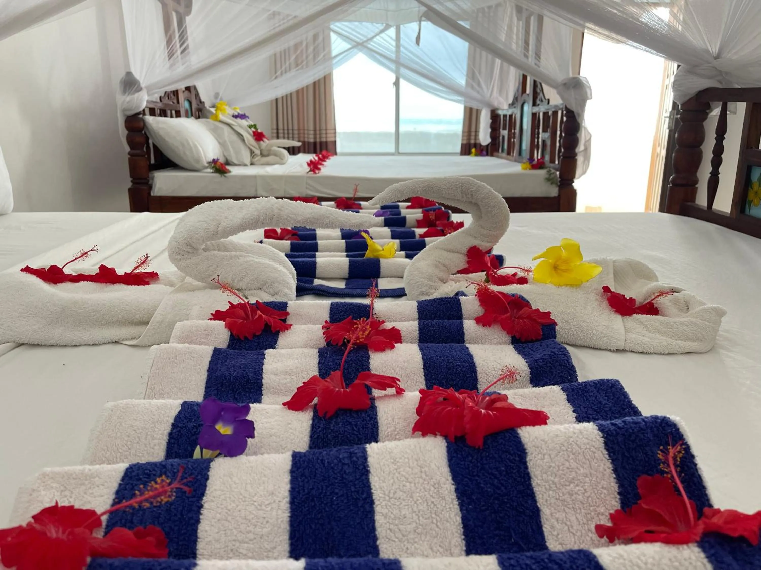 Photo of the whole room, Bed in Visitor's Inn