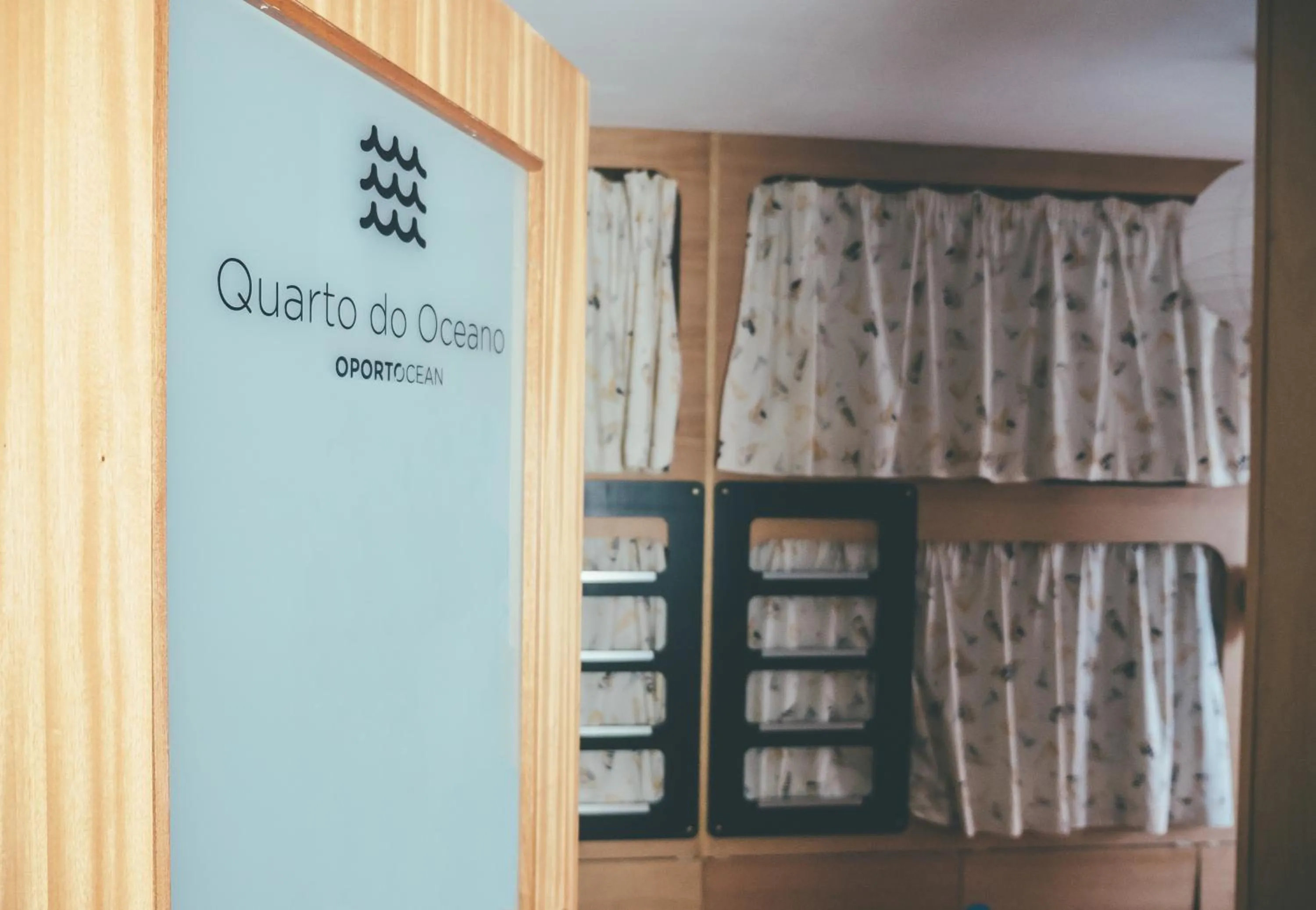 Bed in 10-Bed Mixed Dormitory Room in Oportocean Hostel