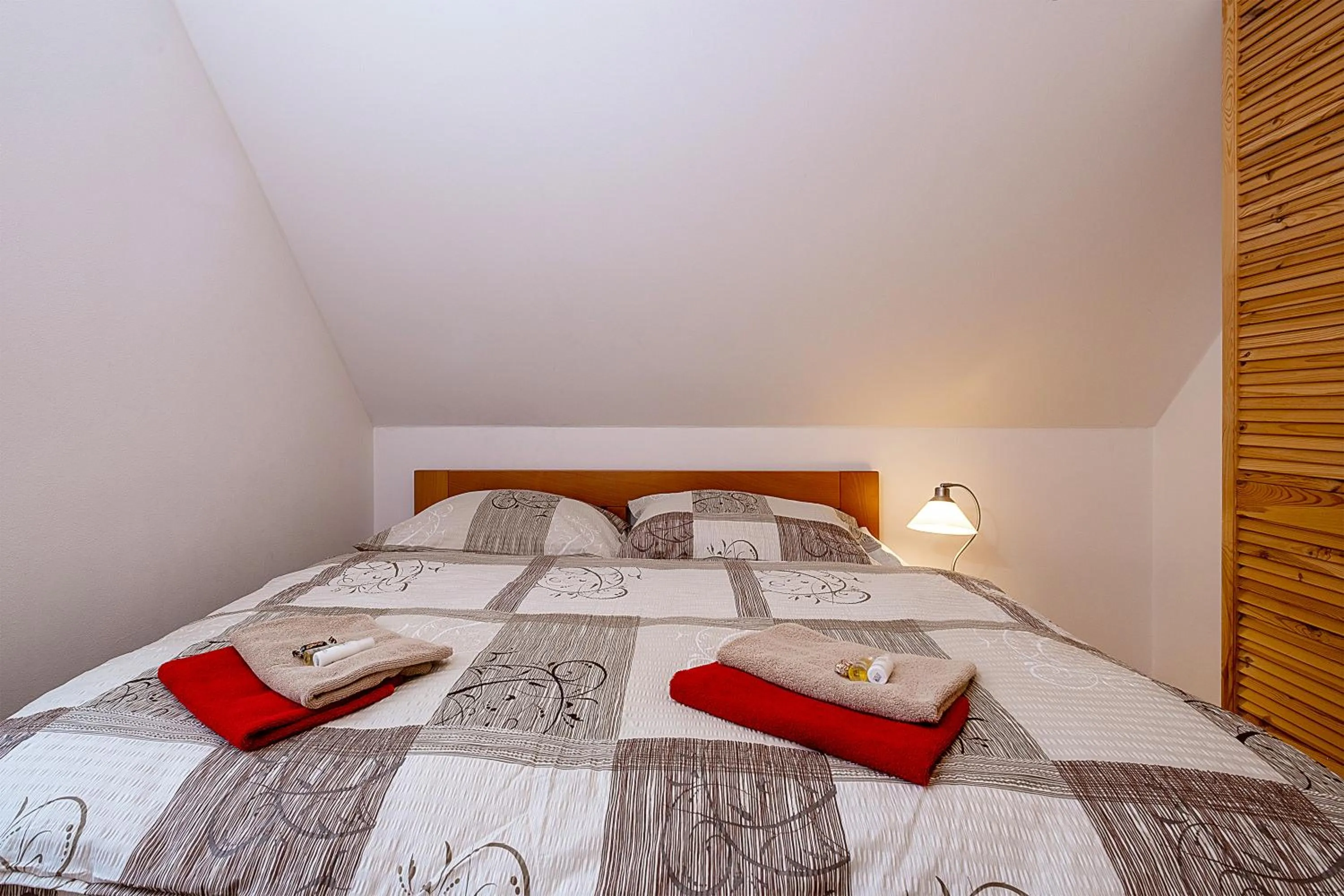 Bed in Apartments White - Hill