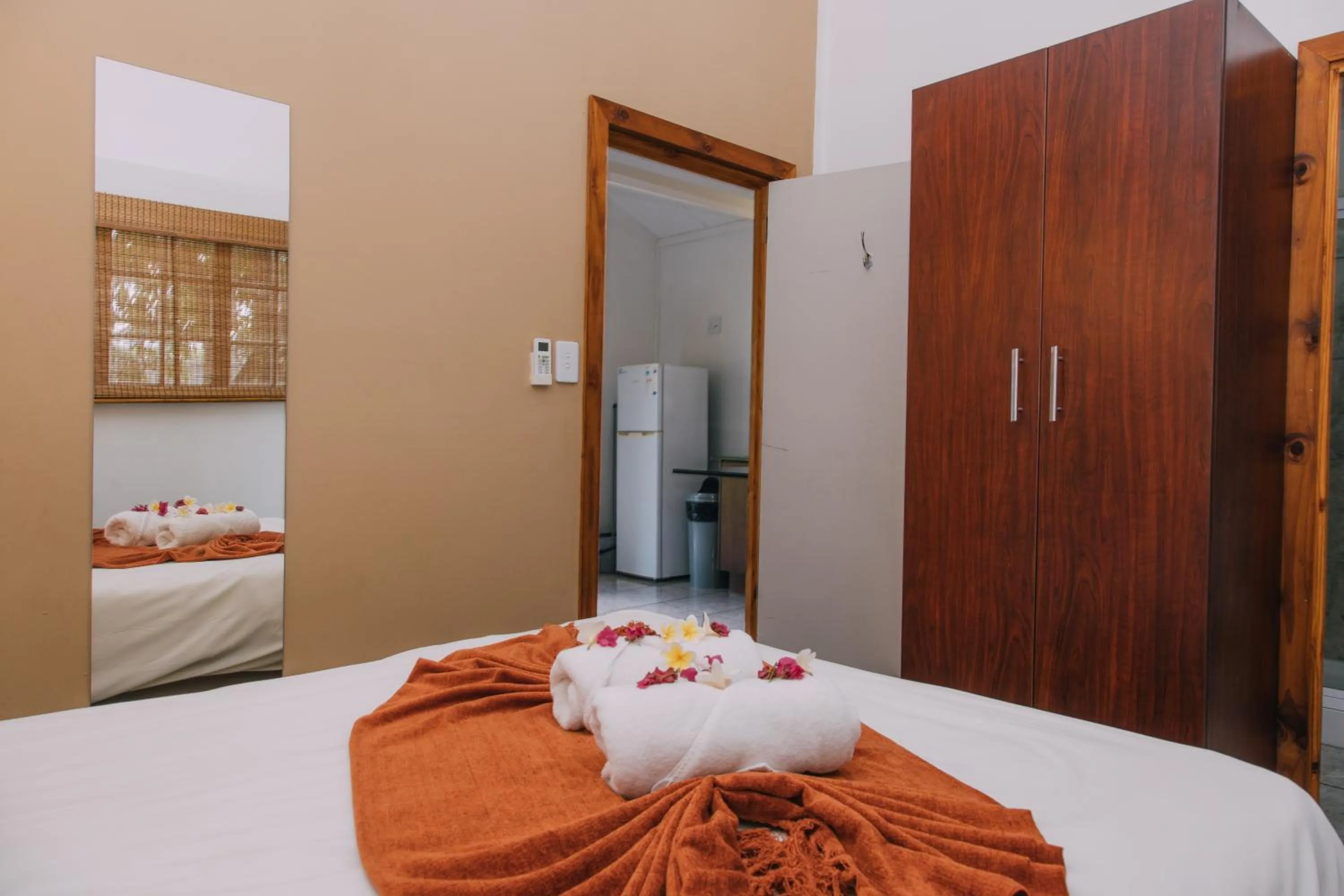 Bedroom, Bed in Kruger View Chalets