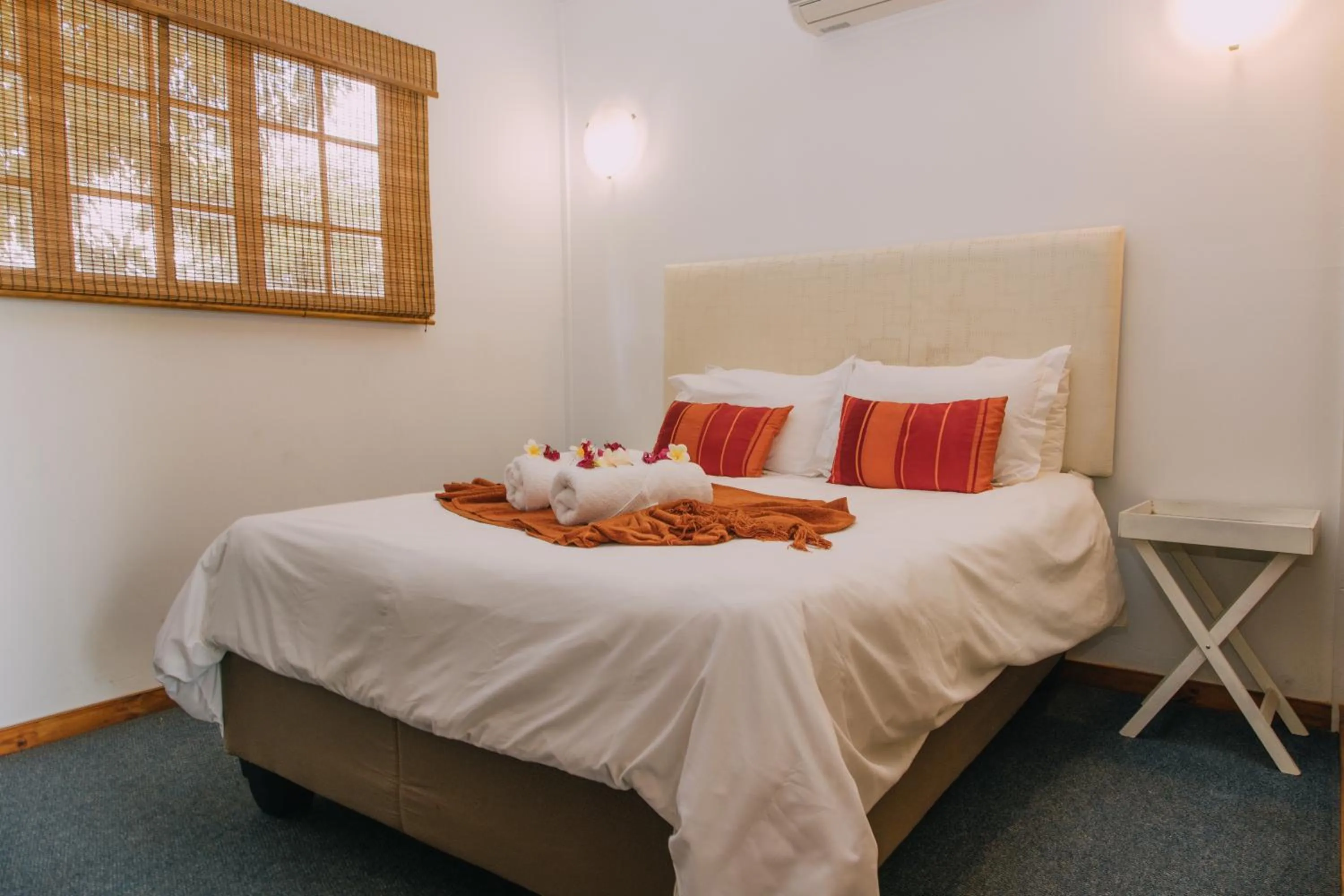 Bedroom, Bed in Kruger View Chalets