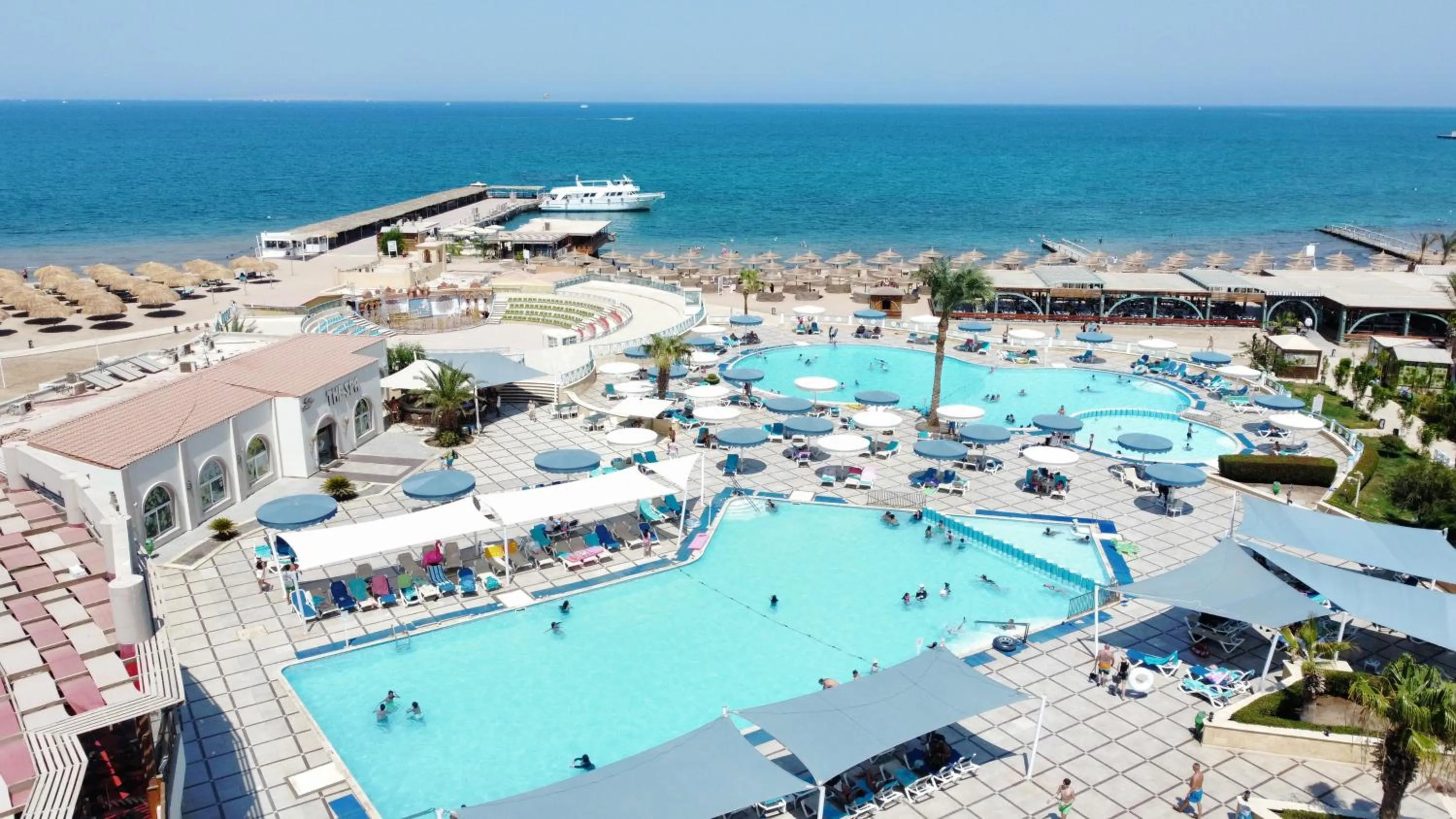Pool view in Aladdin Beach Resort