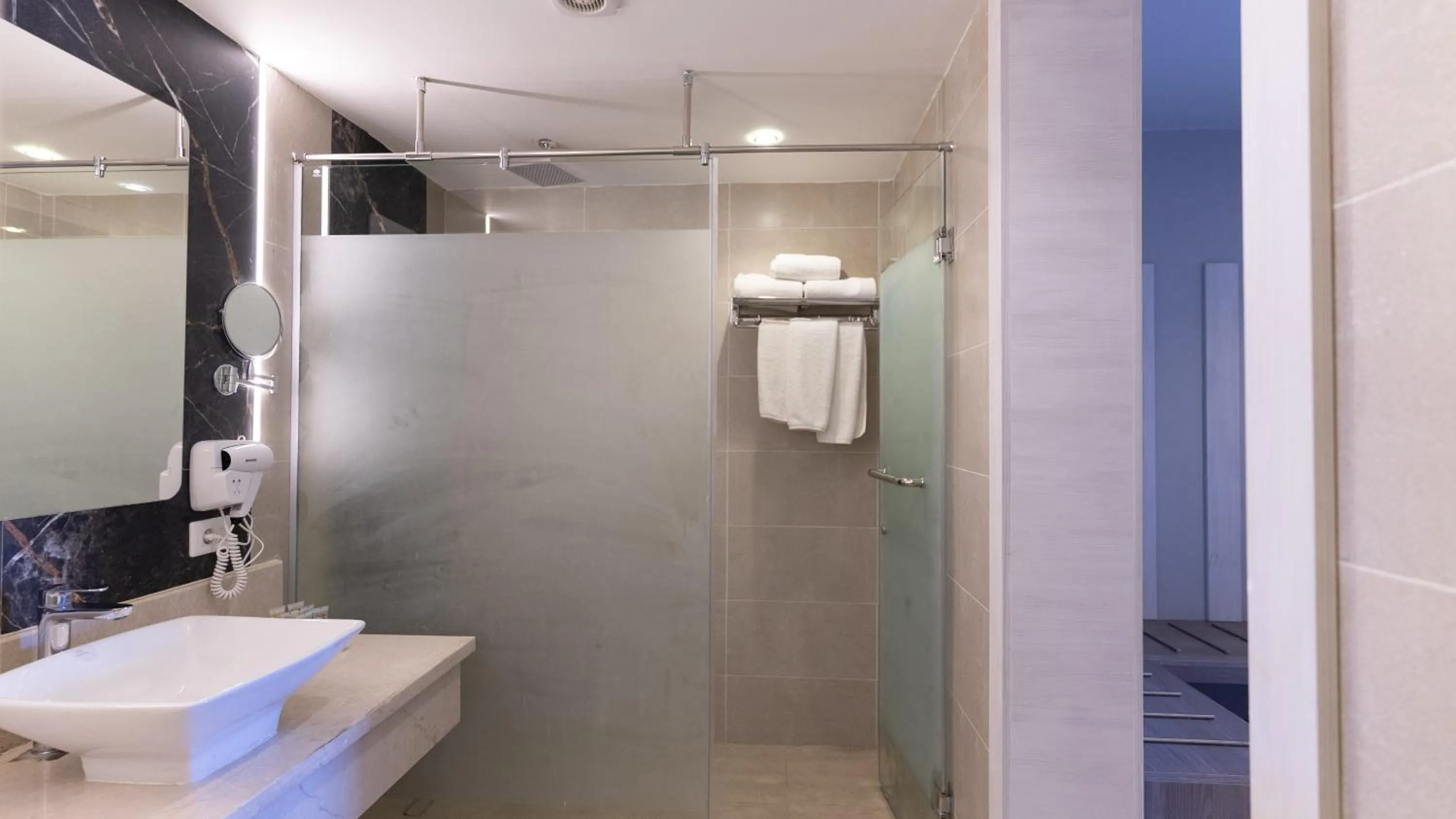 Bathroom in Aladdin Beach Resort