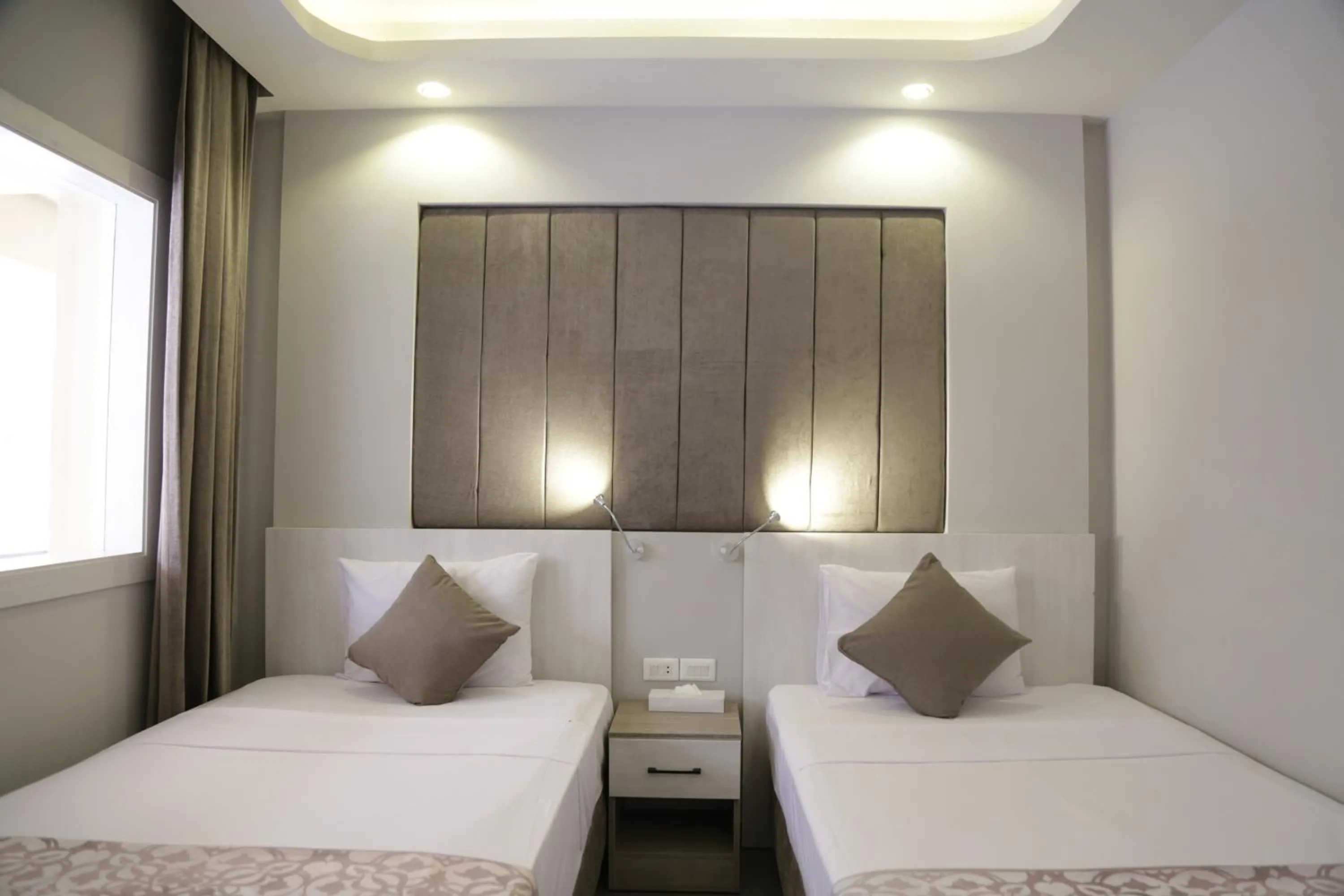 Bedroom, Bed in Aladdin Beach Resort