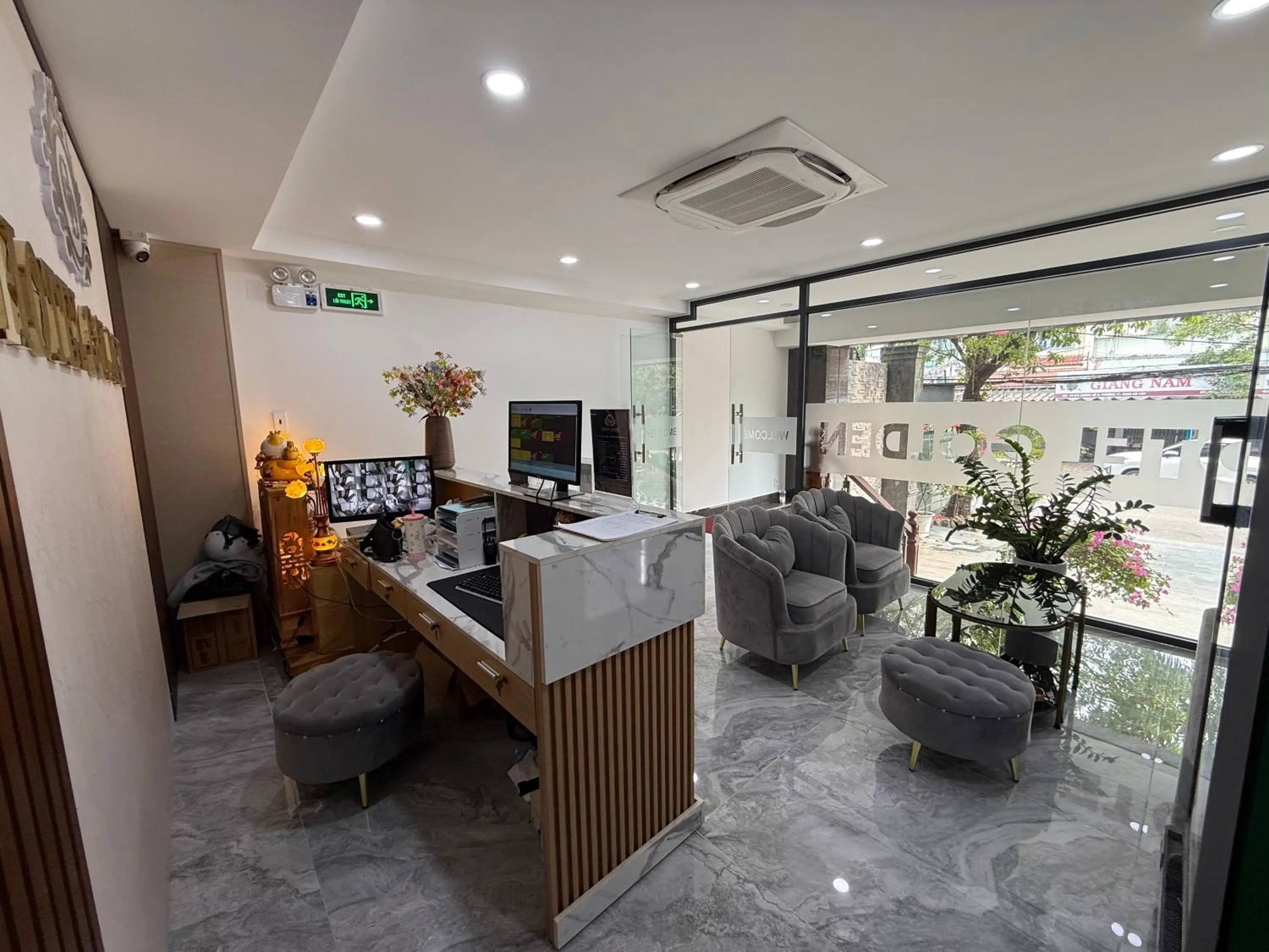 Communal lounge/ TV room in Golden Hotel