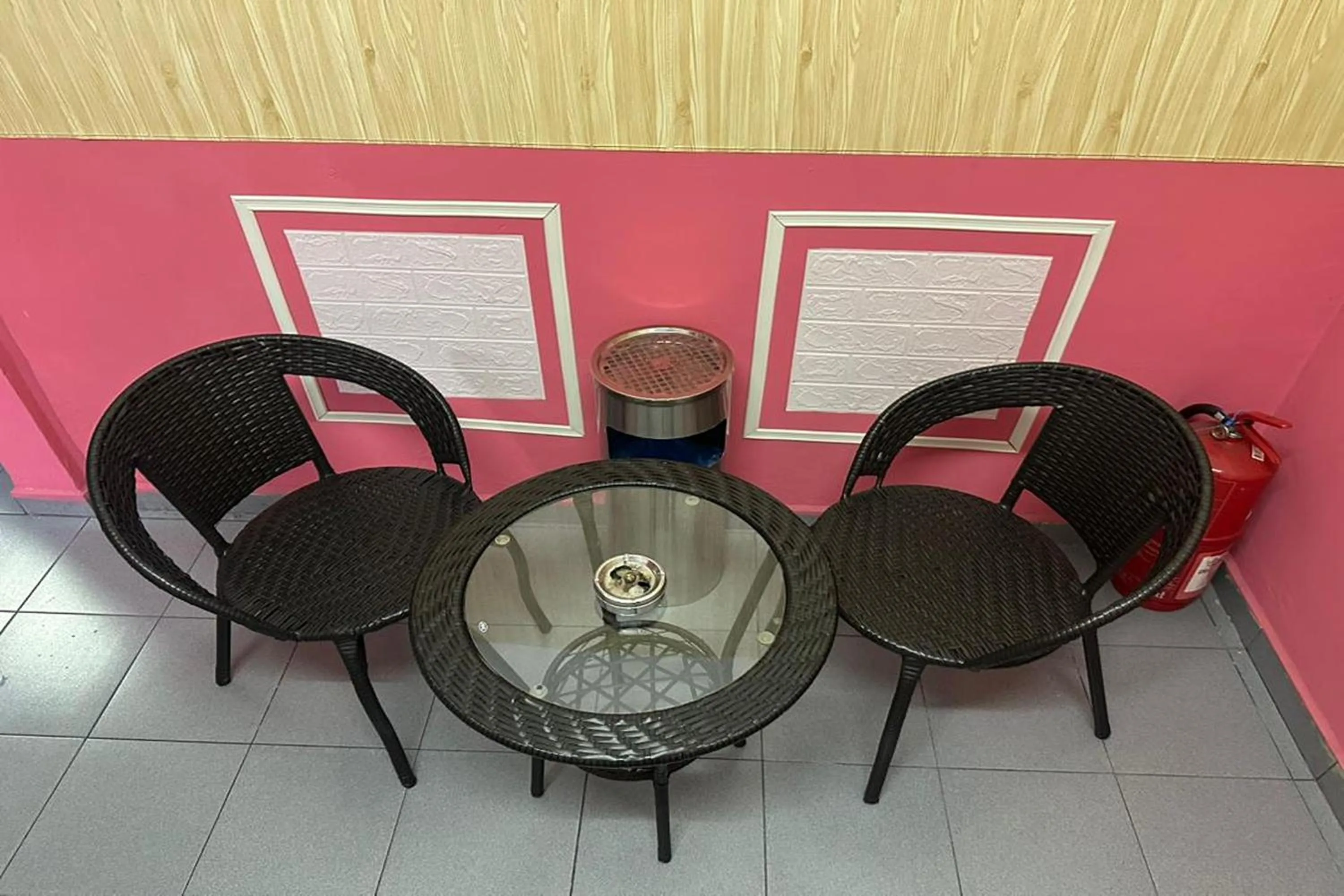 Living room in I Rose Budget Hotel