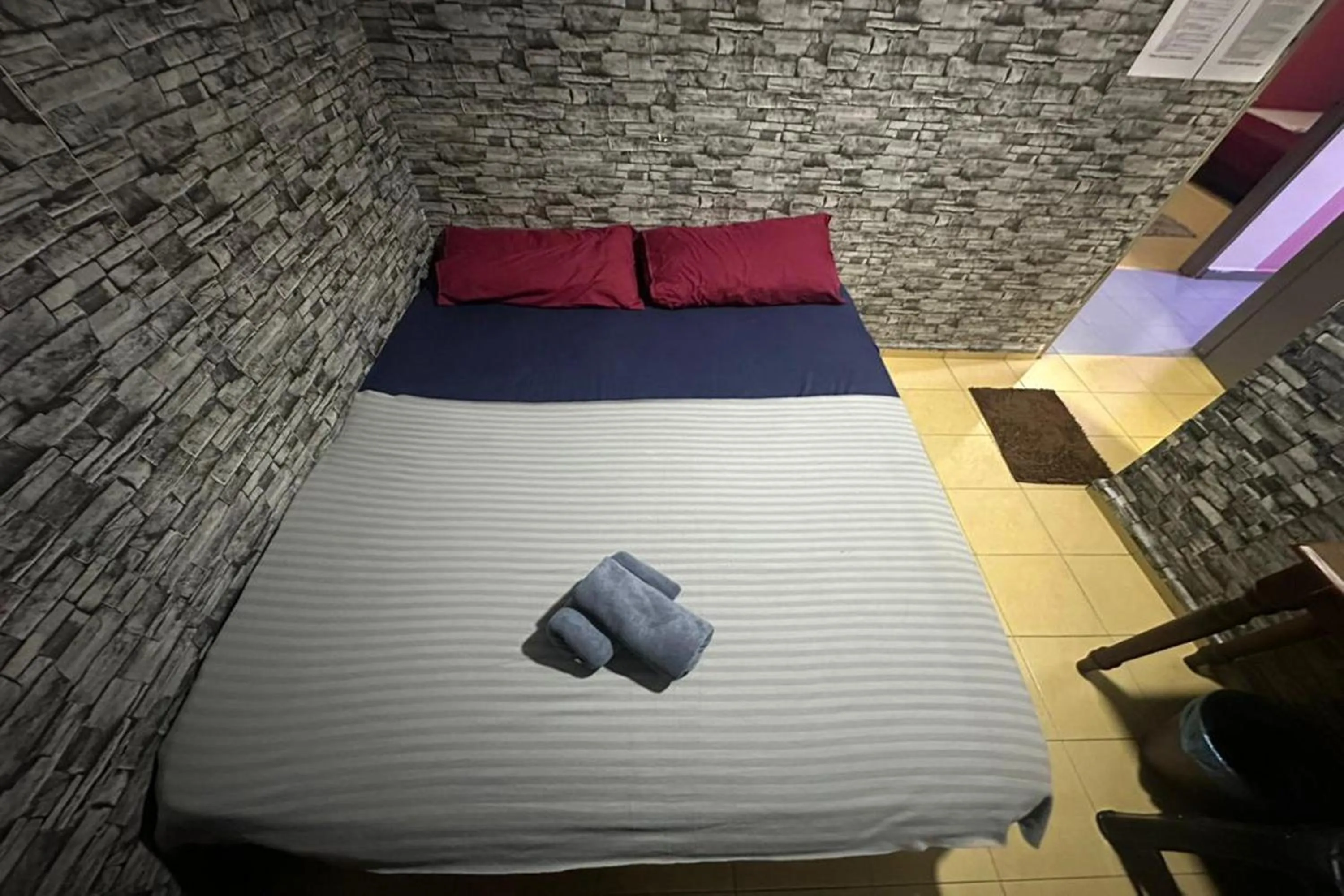 Bed in I Rose Budget Hotel