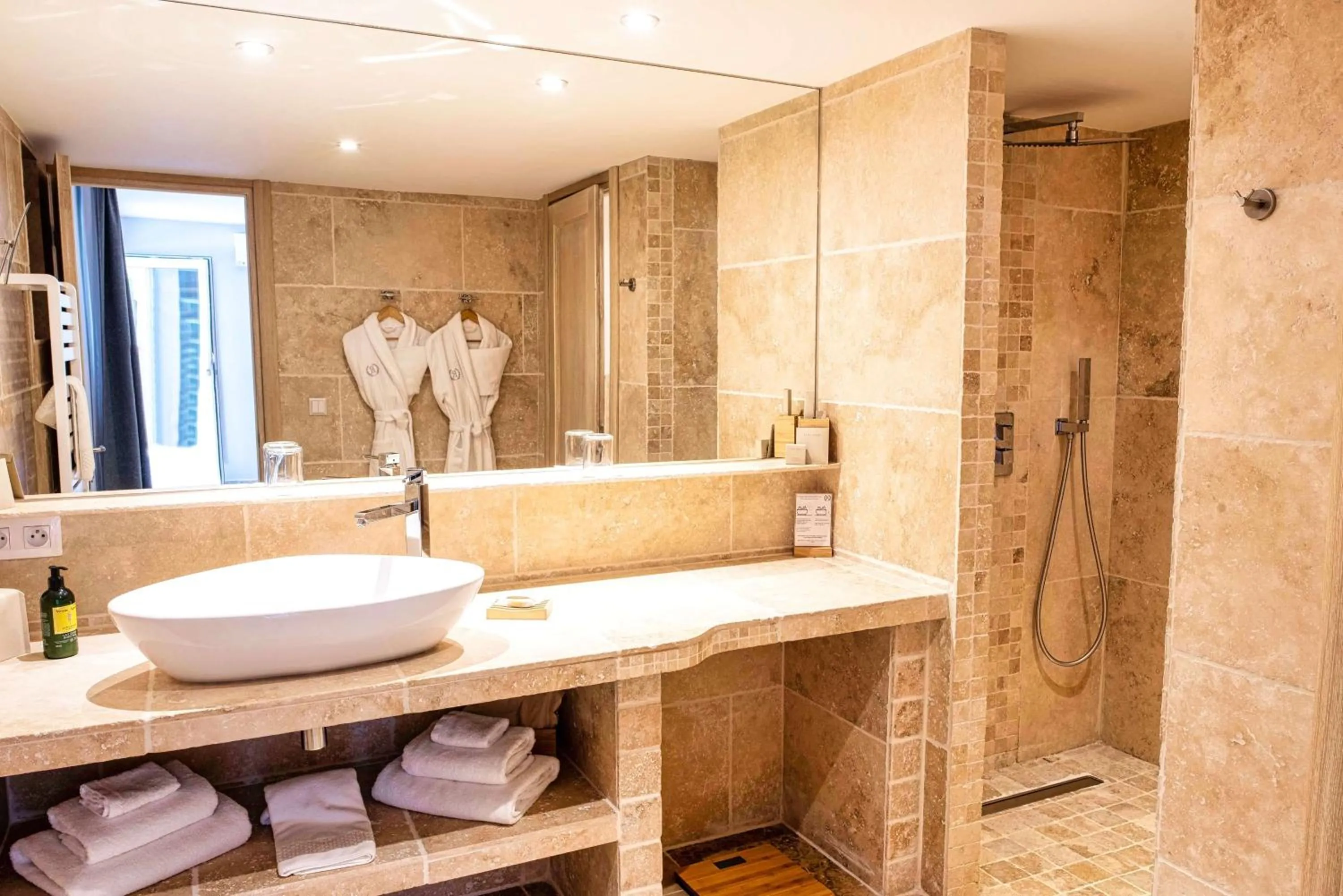 Bathroom in Domaine Ribiera, Hotel 5 Etoiles, SPA & Golf - Forcalquier