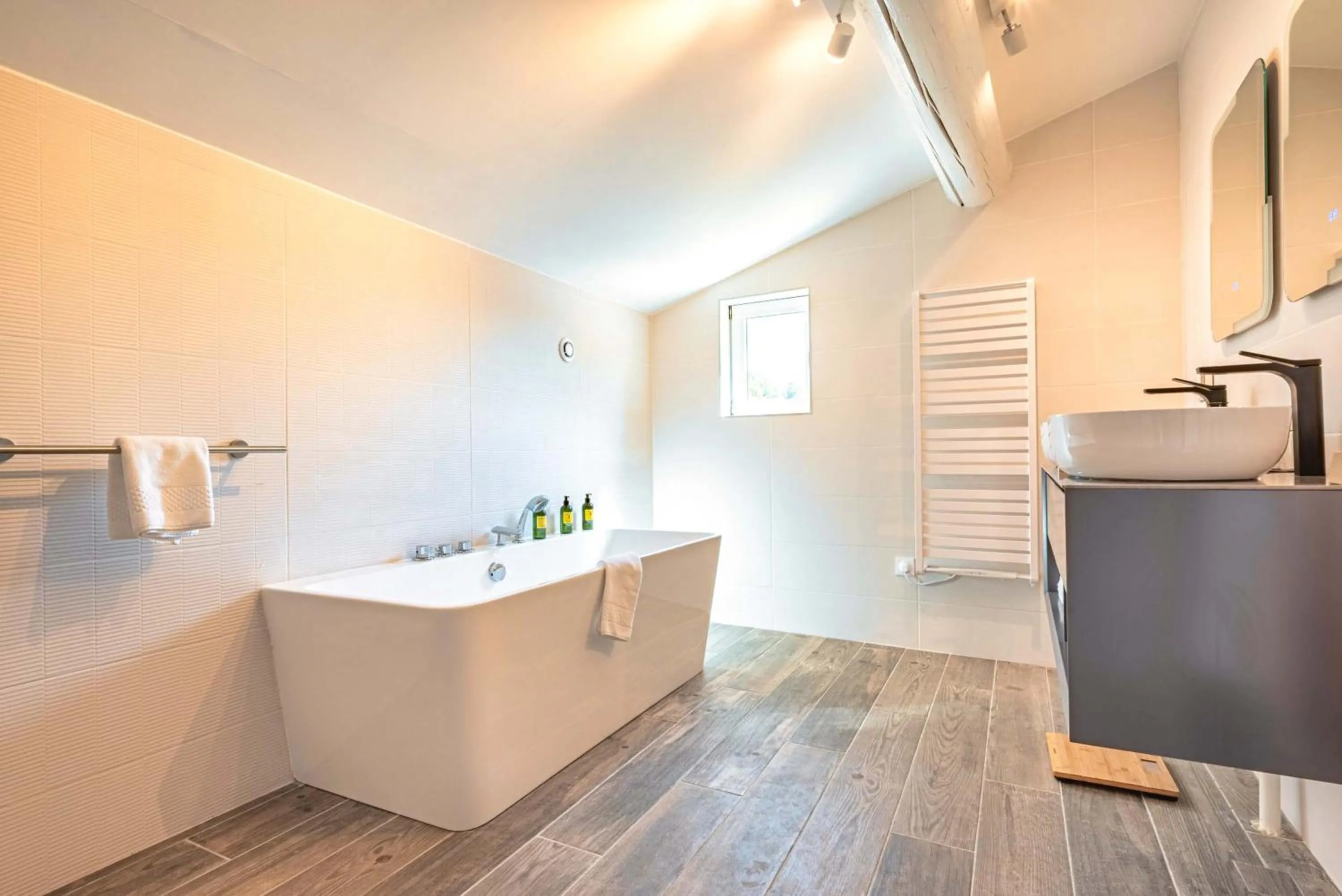 Bathroom in Domaine Ribiera, Hotel 5 Etoiles, SPA & Golf - Forcalquier