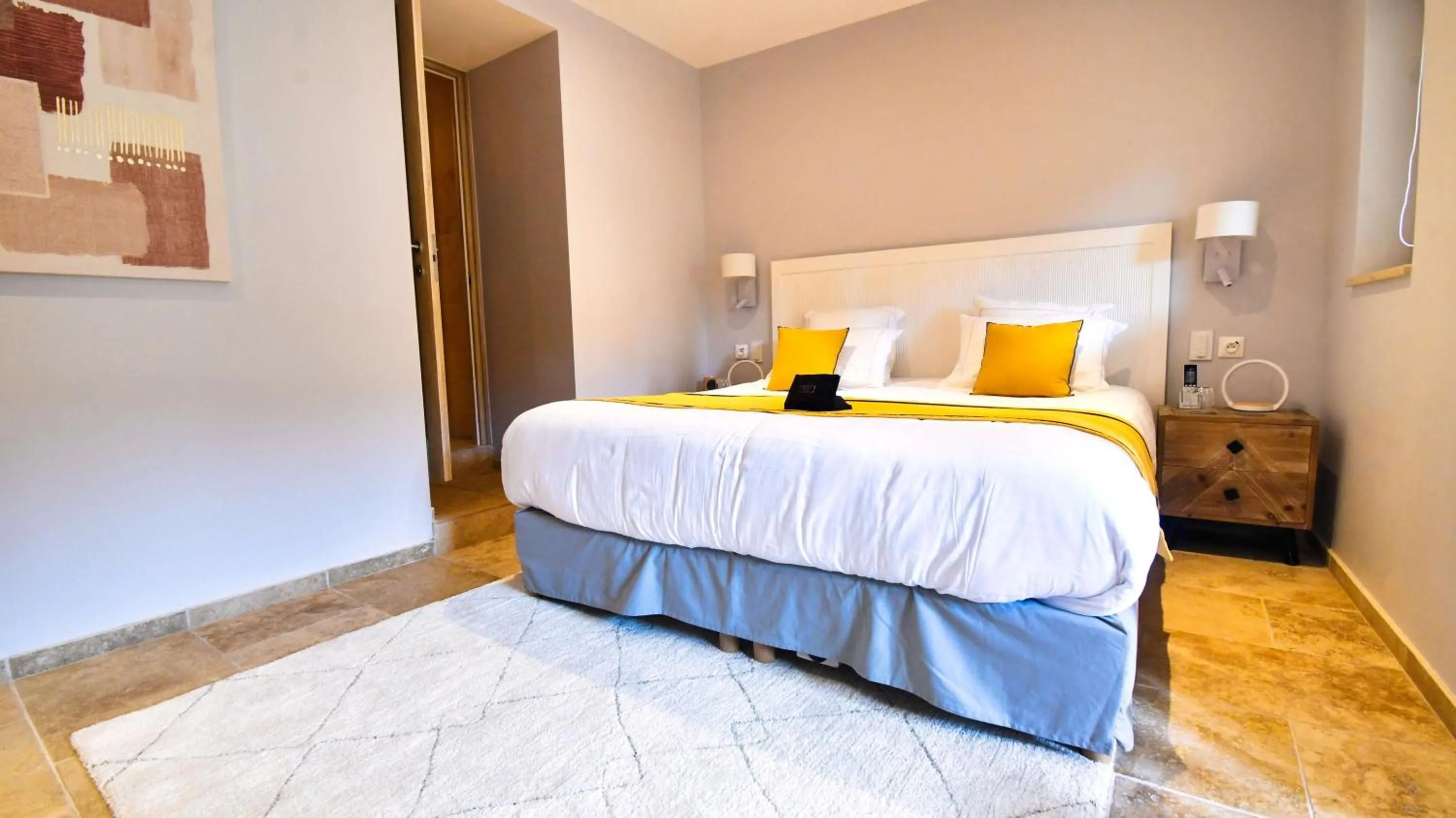 Bedroom, Bed in Domaine Ribiera, Hotel 5 Etoiles, SPA & Golf - Forcalquier