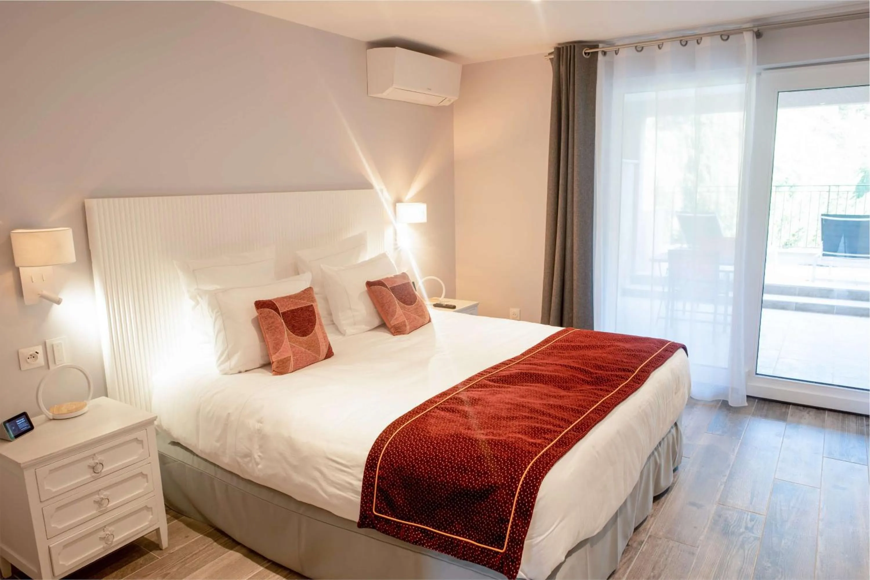 Bed in Domaine Ribiera, Hotel 5 Etoiles, SPA & Golf - Forcalquier