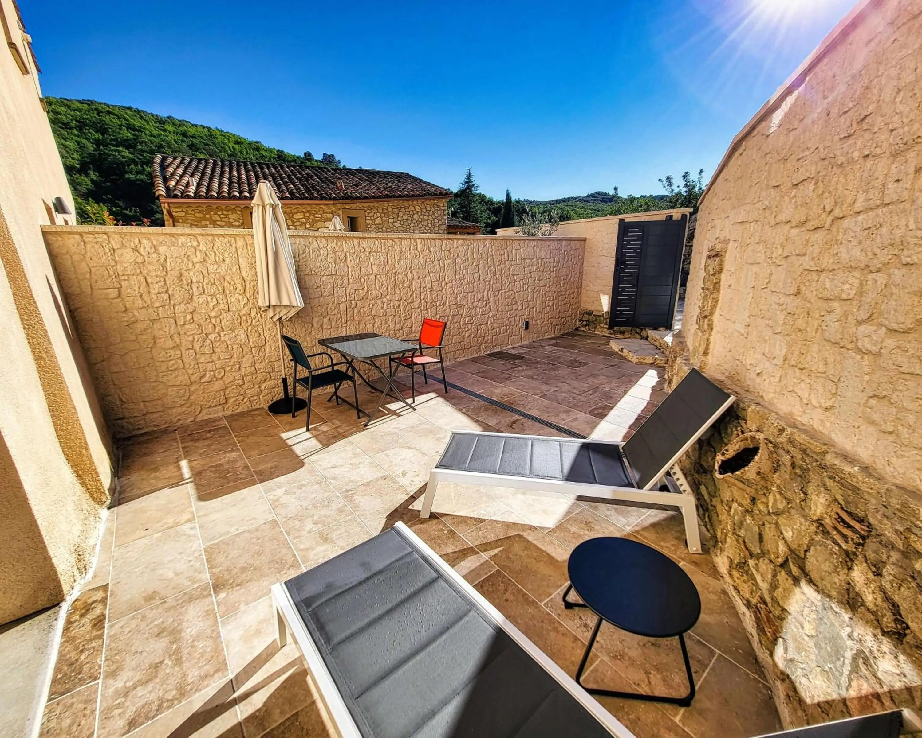 Patio in Domaine Ribiera, Hotel 5 Etoiles, SPA & Golf - Forcalquier