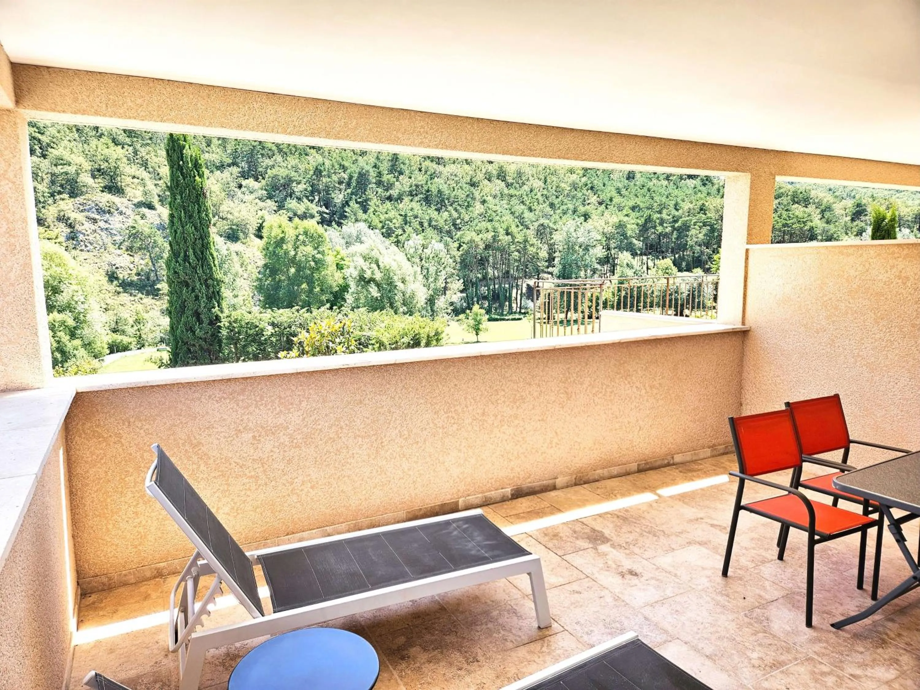 Patio in Domaine Ribiera, Hotel 5 Etoiles, SPA & Golf - Forcalquier