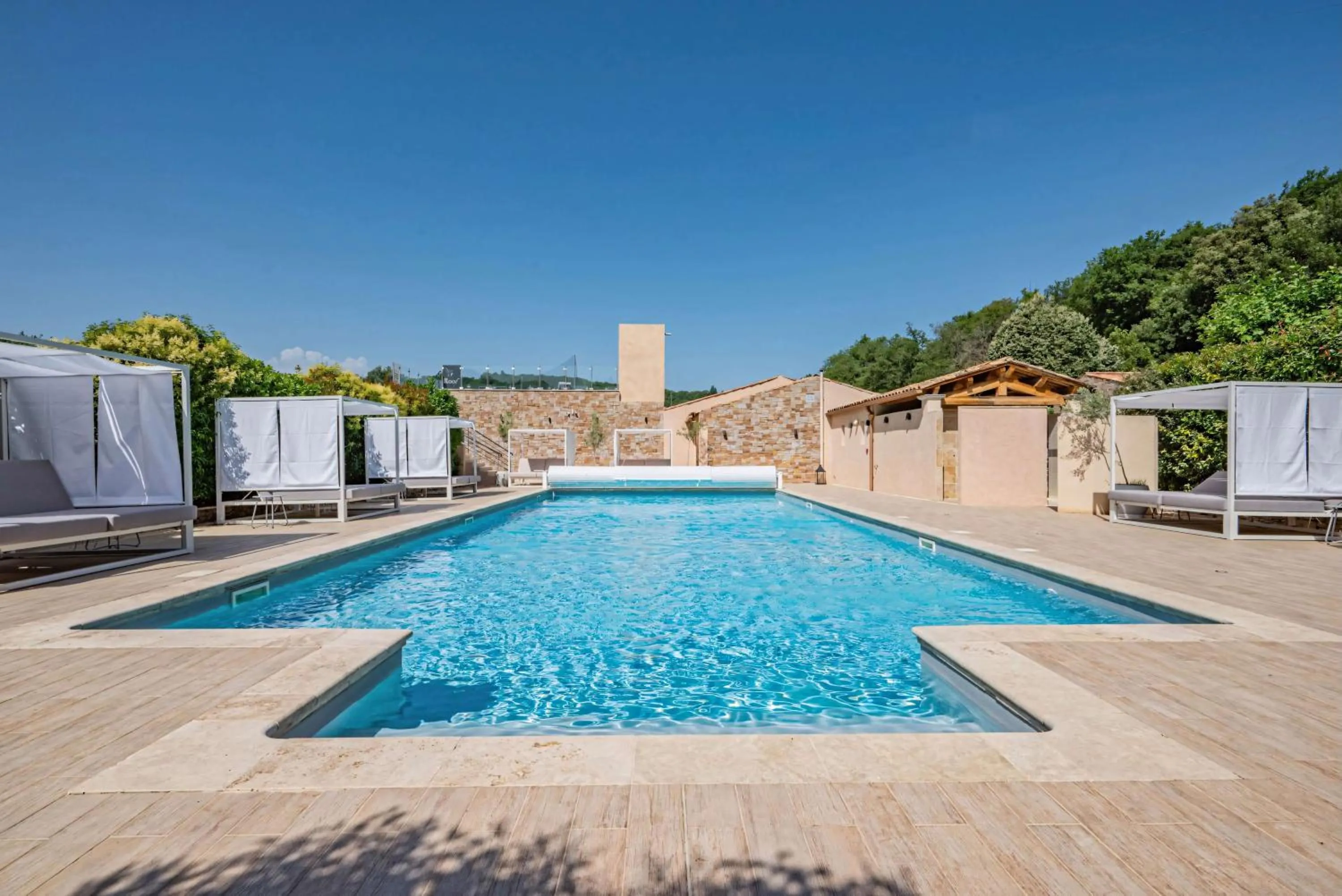 Swimming pool in Domaine Ribiera, Hotel 5 Etoiles, SPA & Golf - Forcalquier