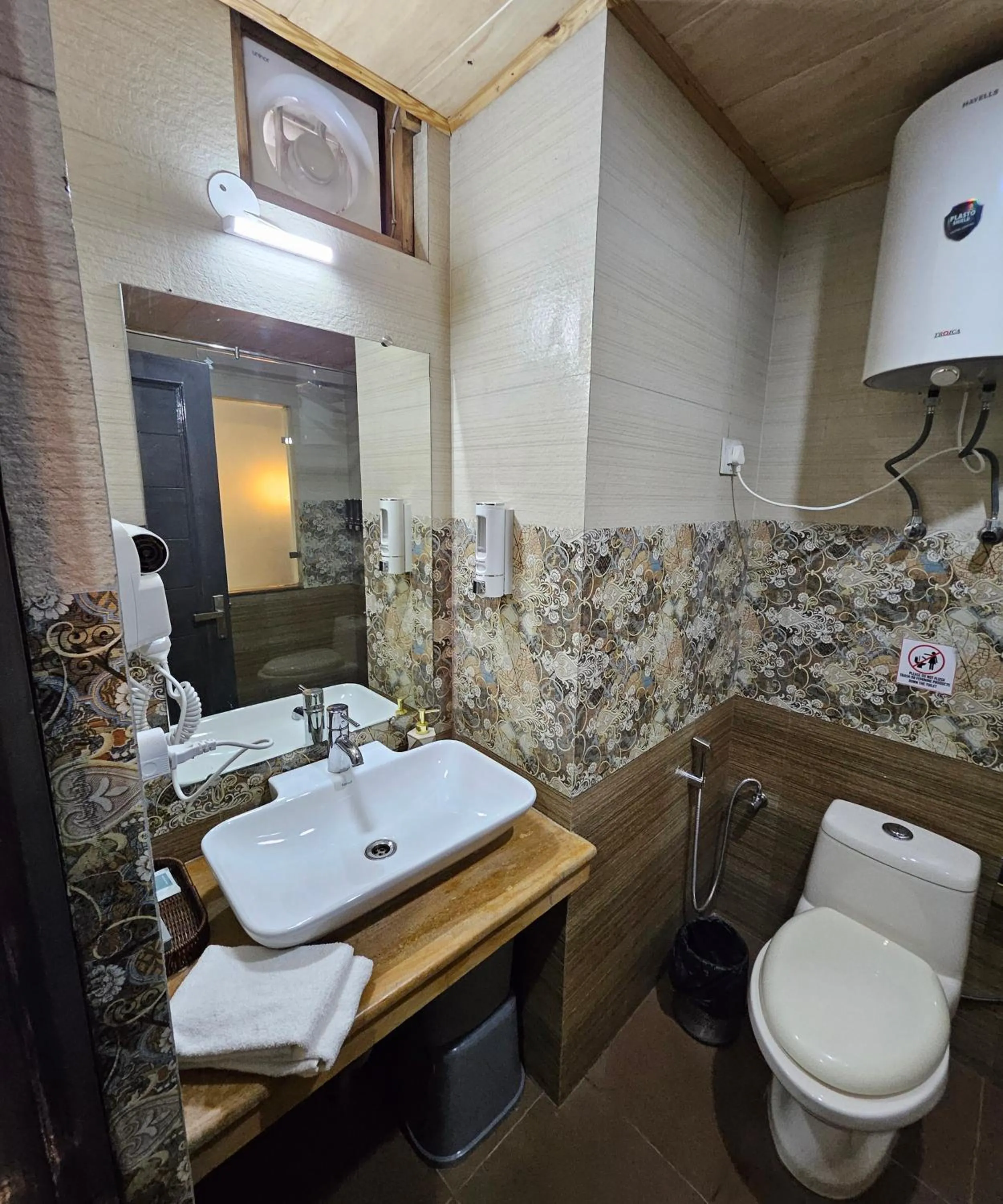 Toilet in BluSalzz Vine Hills Resort, Manali