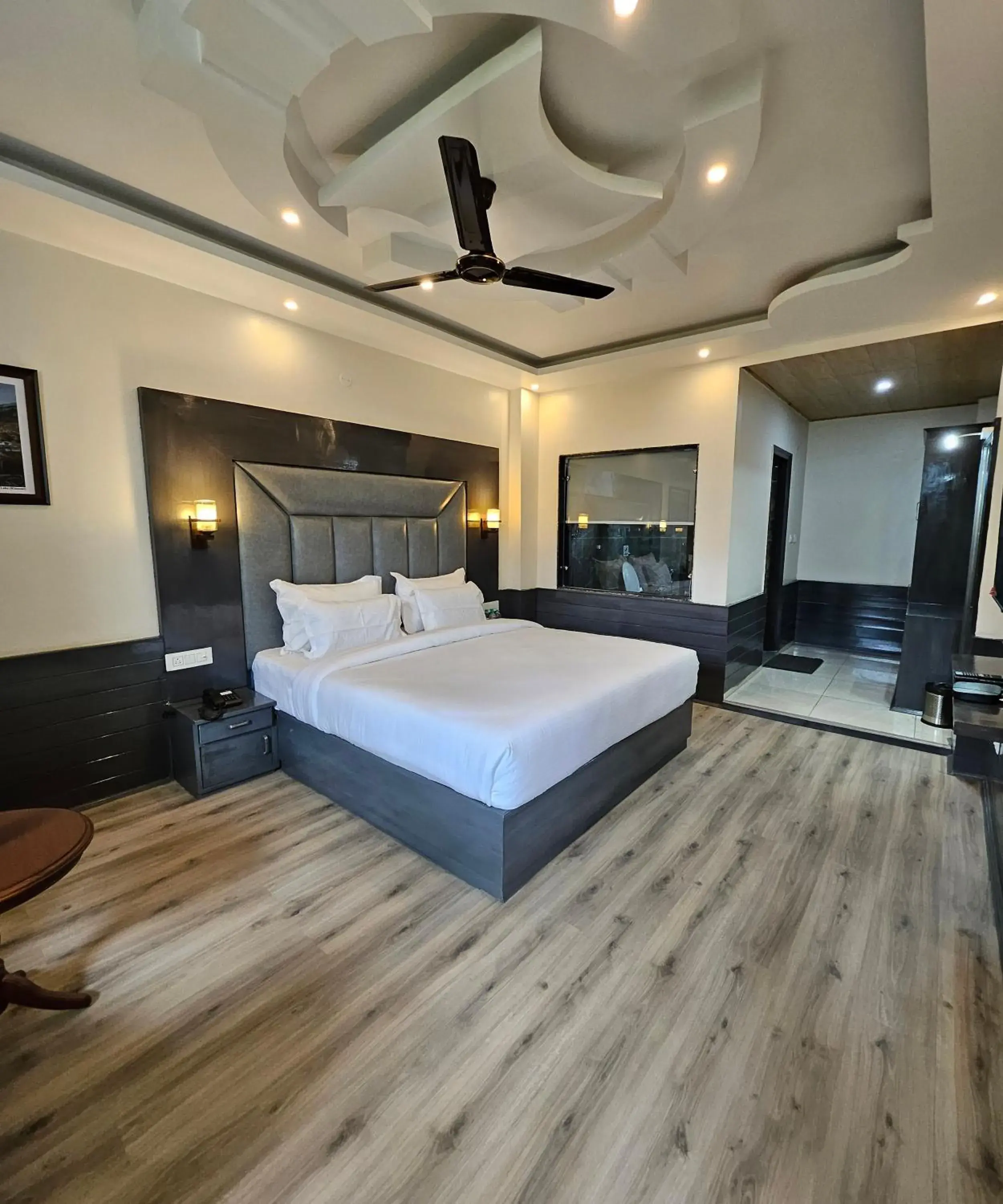 King Room with Mountain View in Vine Hills Manali King Room with Mountain View in Vine Hills Manali