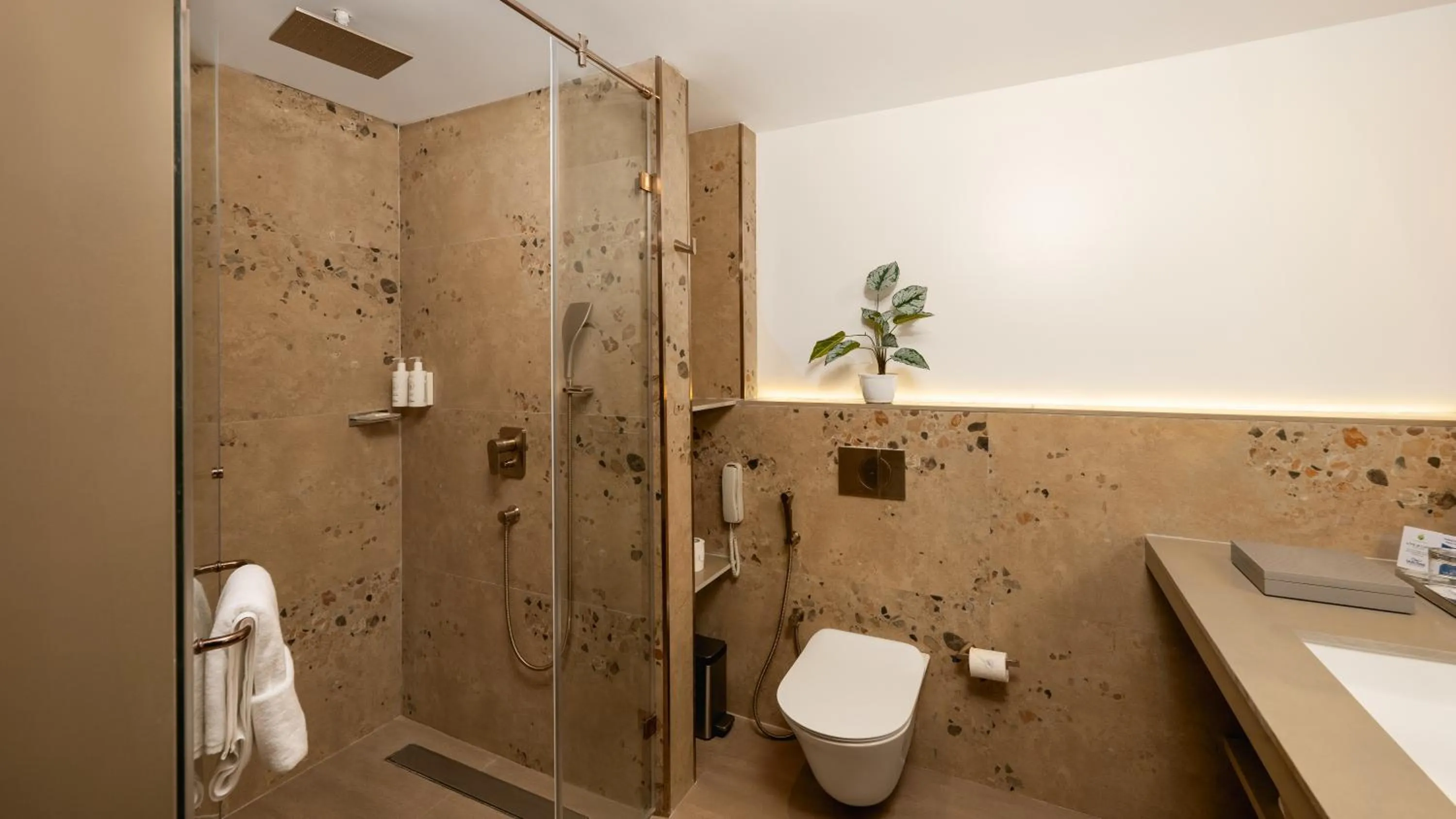 Shower in Gateway Goa, Palolem