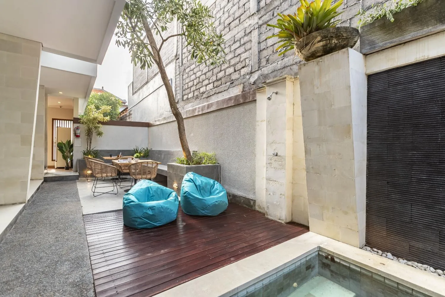 Seating area in Cove Vin Stay