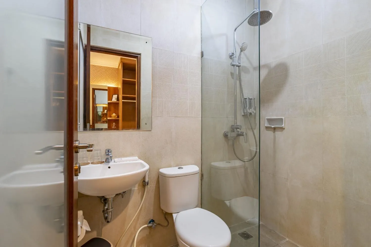 Bathroom in Cove Vin Stay