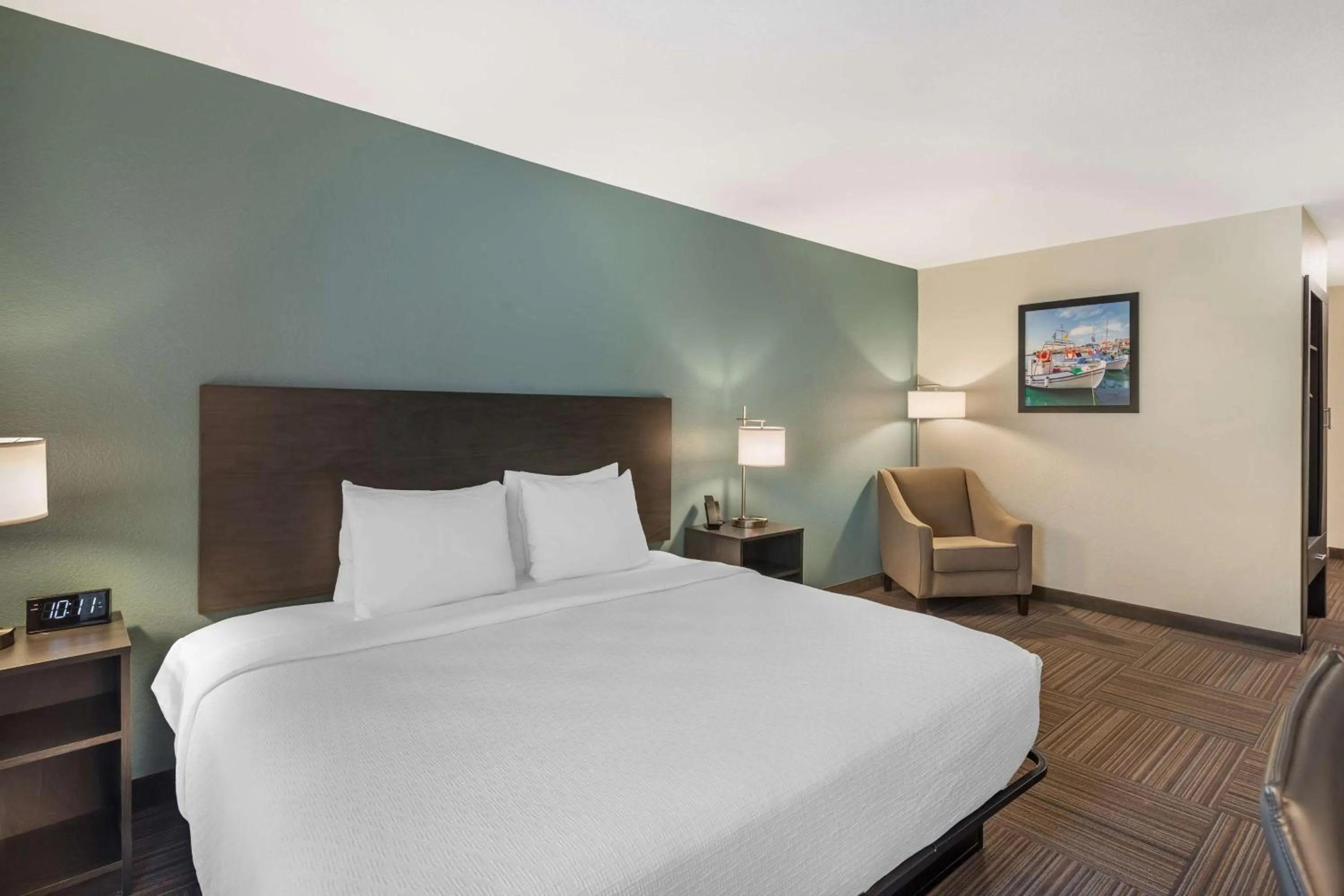 Bedroom, Bed in Best Western Plus Bluffton/Hilton Head Hotel