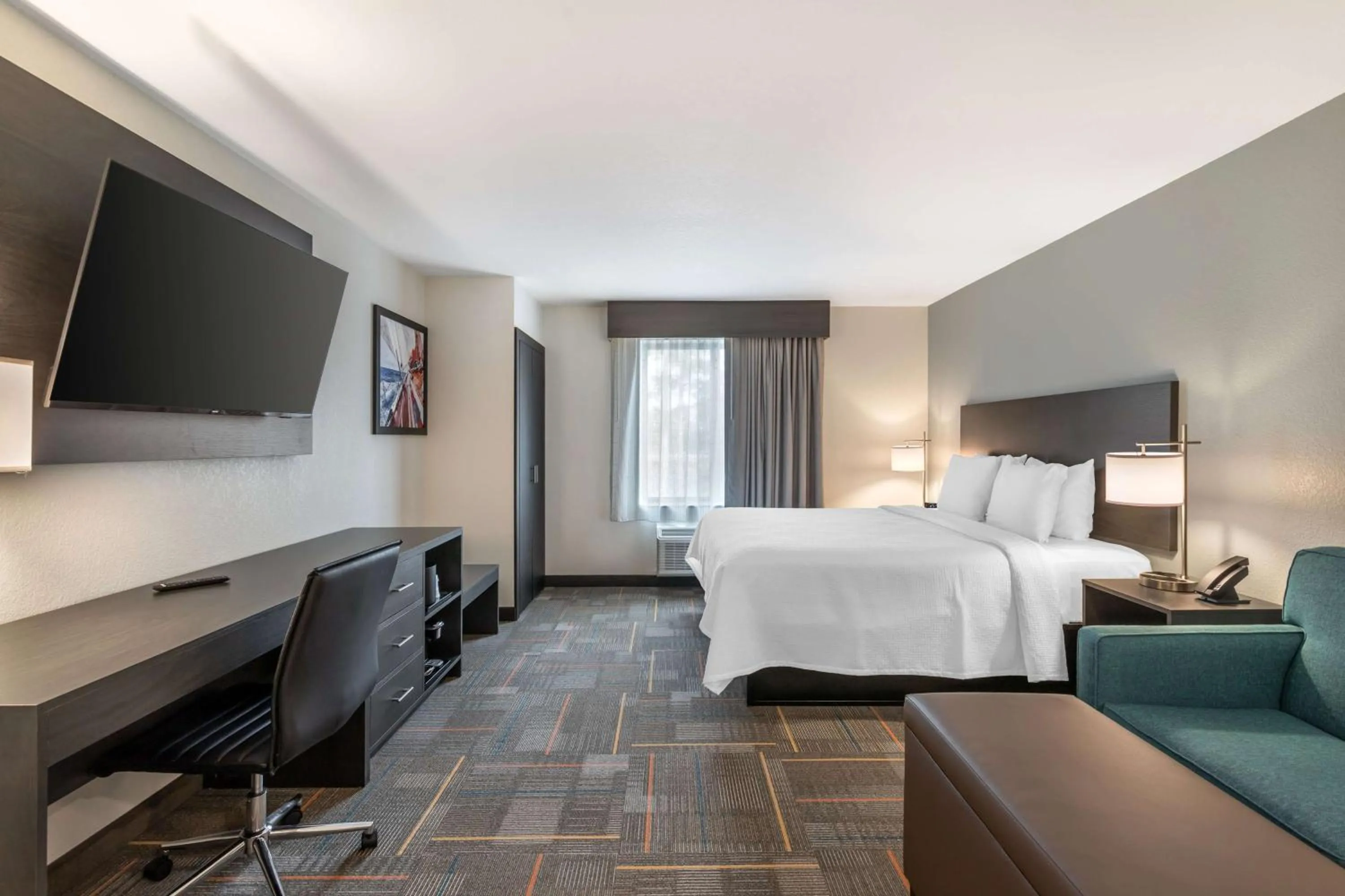 Photo of the whole room, Bed in Best Western Plus Bluffton/Hilton Head Hotel