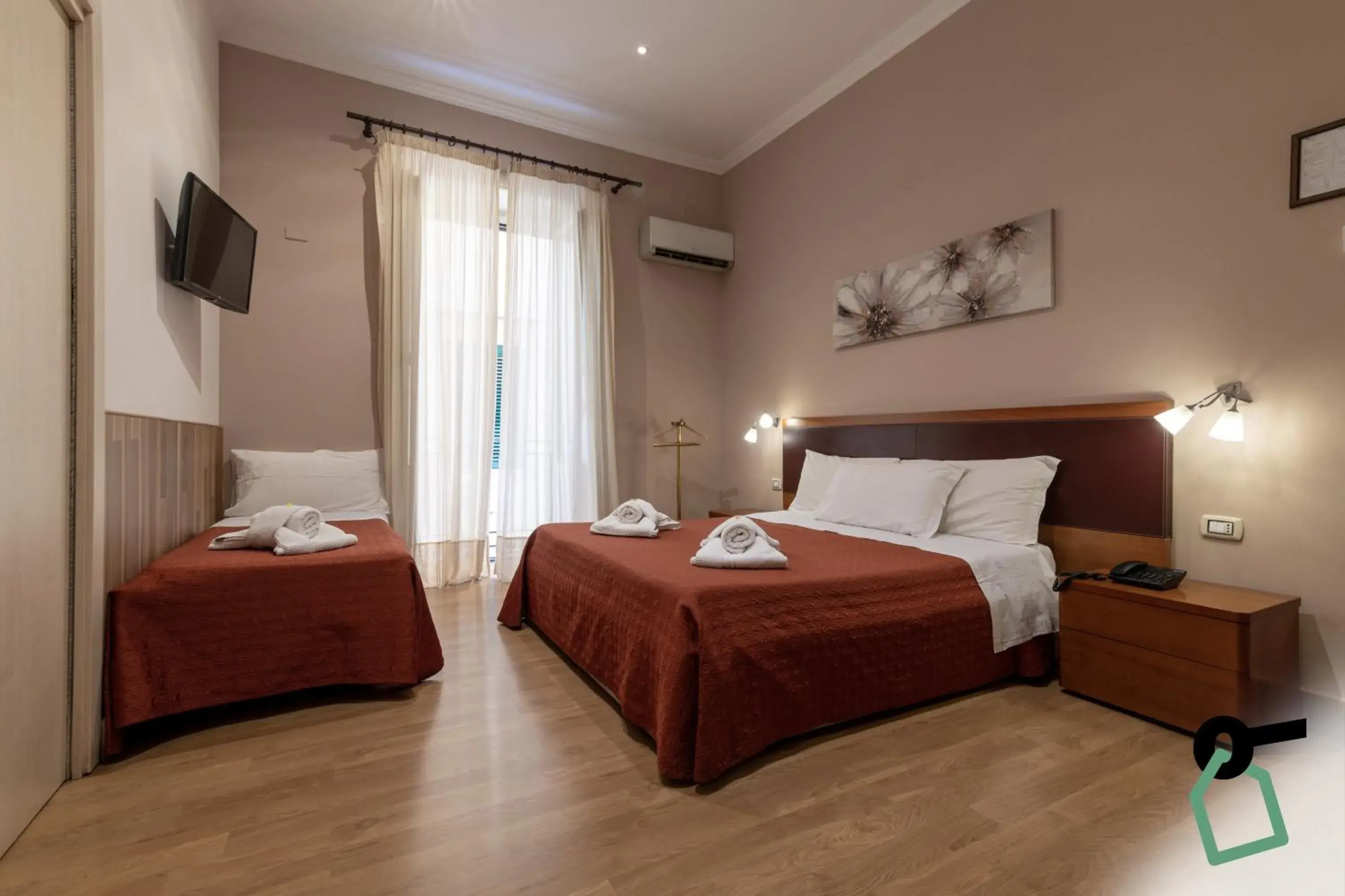 Triple Room in HOTIDAY Room Collection - Palermo Politeama Triple Room in HOTIDAY Room Collection - Palermo Politeama