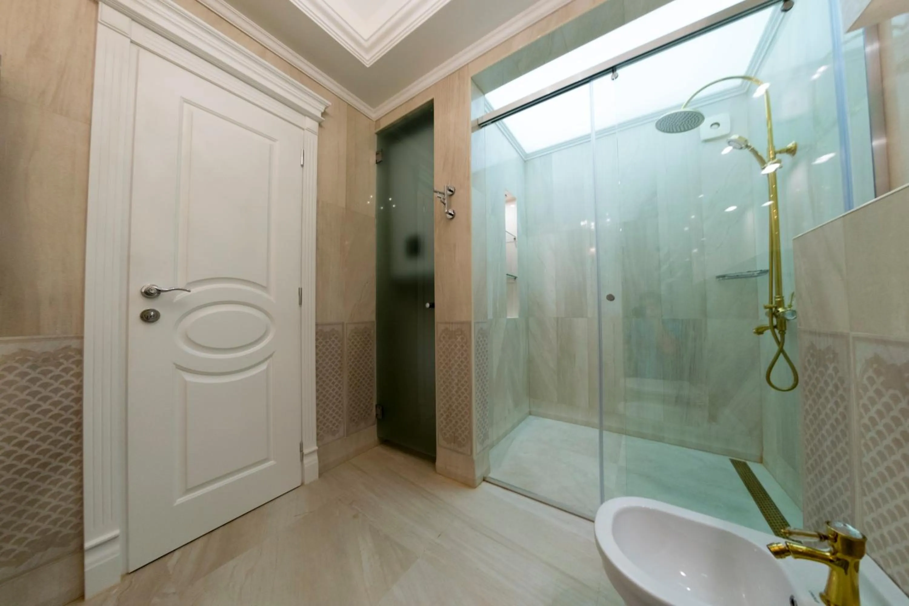 Shower in Harmony Suites - Monte Carlo