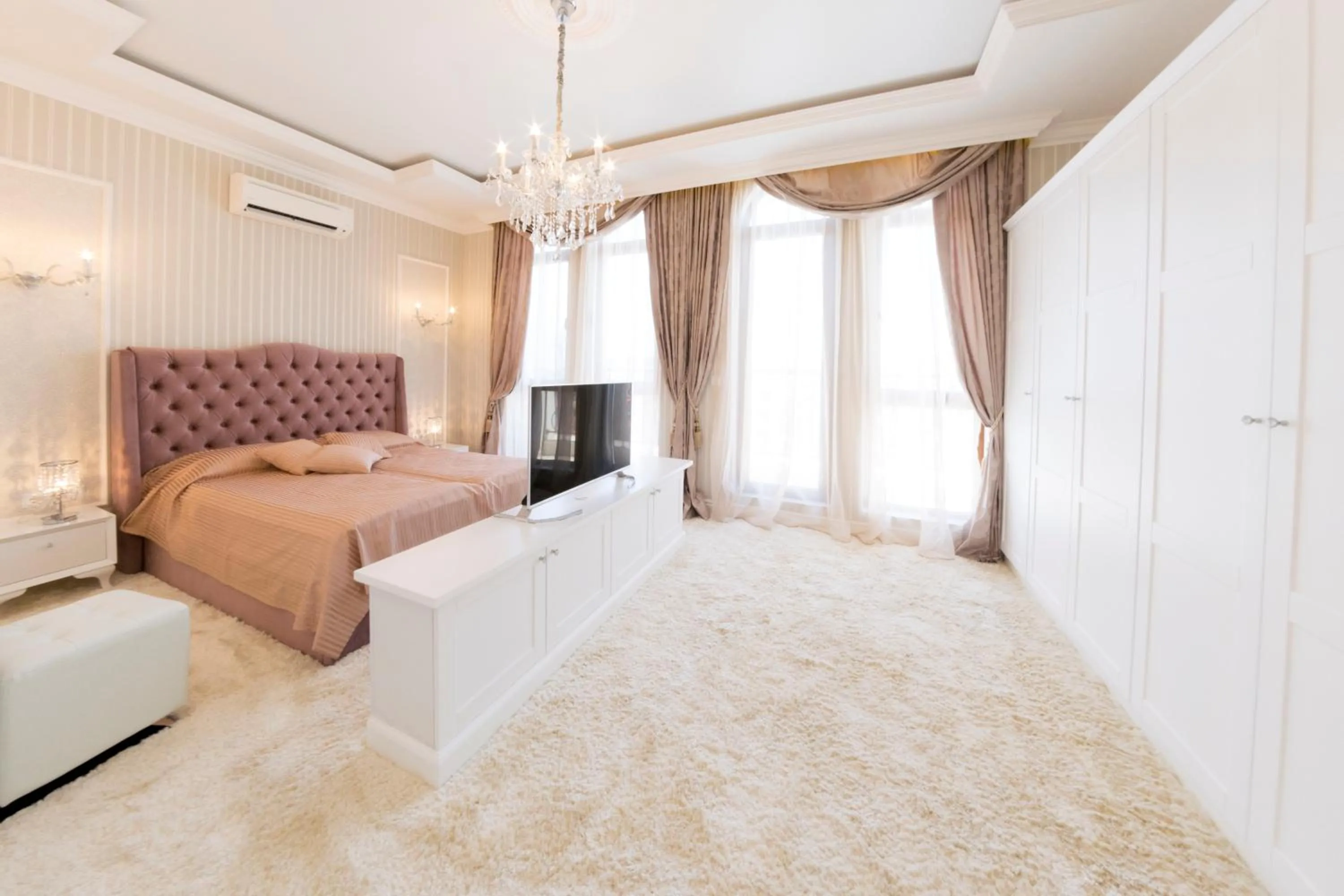 Bed in Harmony Suites - Monte Carlo