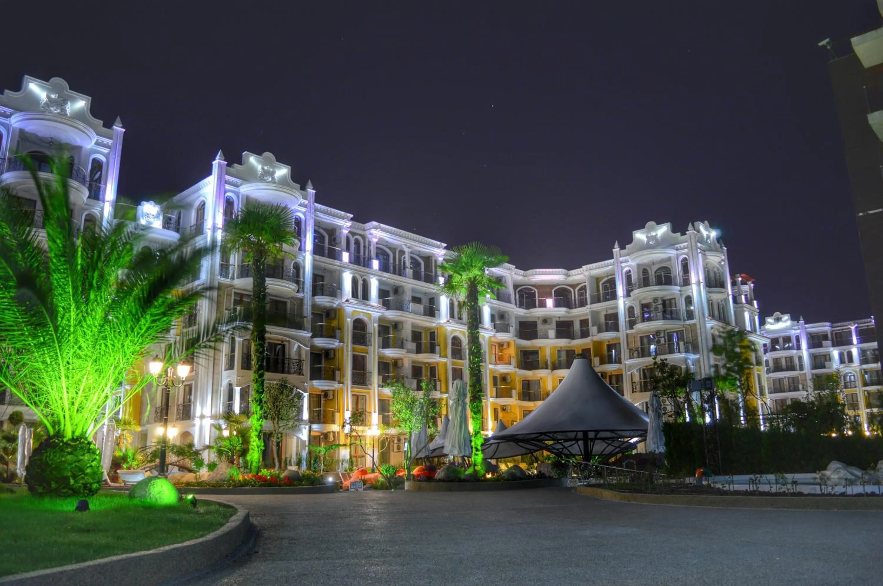 Facade/entrance in Harmony Suites - Monte Carlo