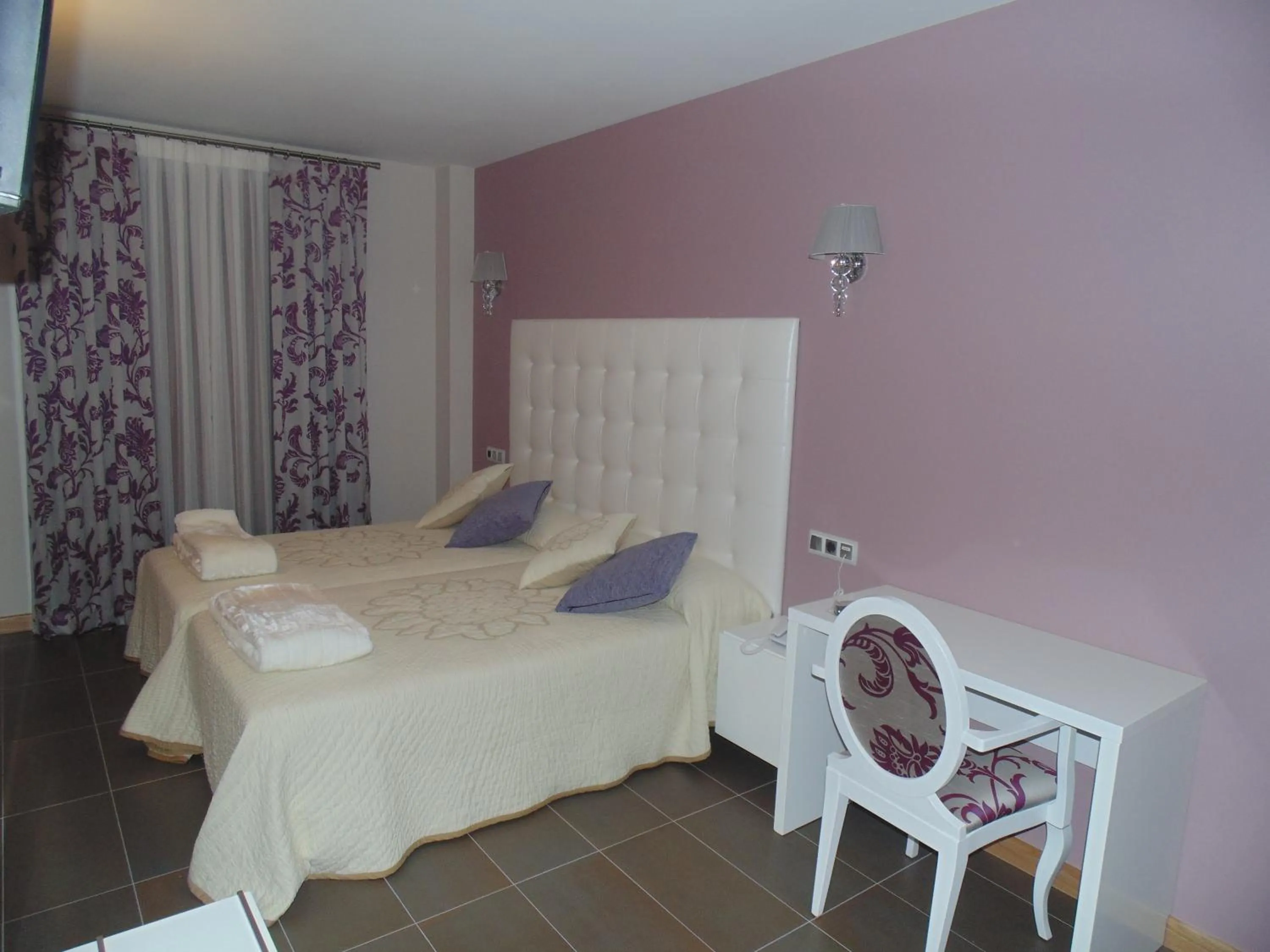 Bedroom, Bed in Hotel Ribera de Langa