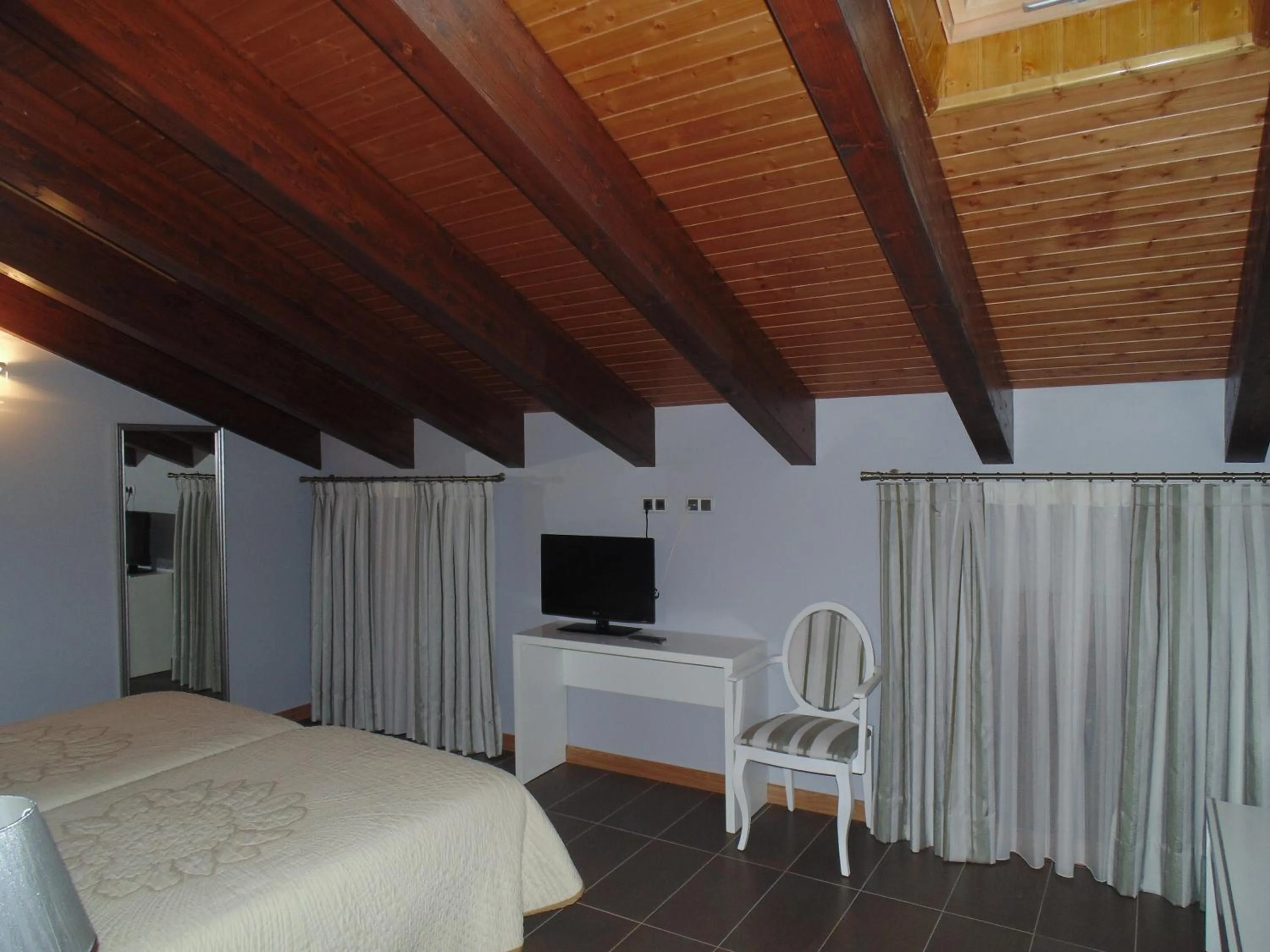 Photo of the whole room, Bed in Hotel Ribera de Langa