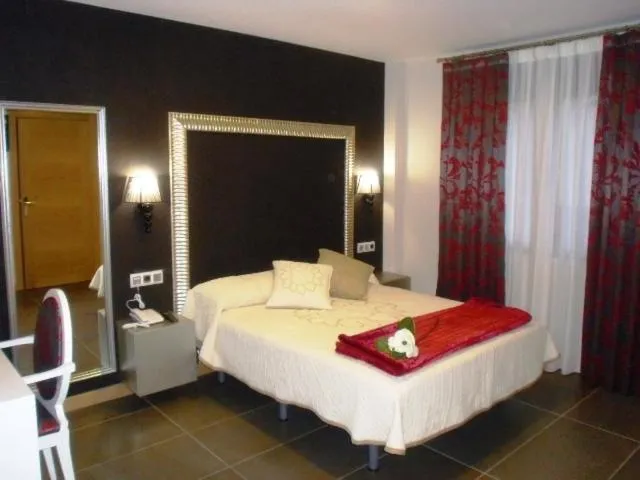 Bedroom, Bed in Hotel Ribera de Langa