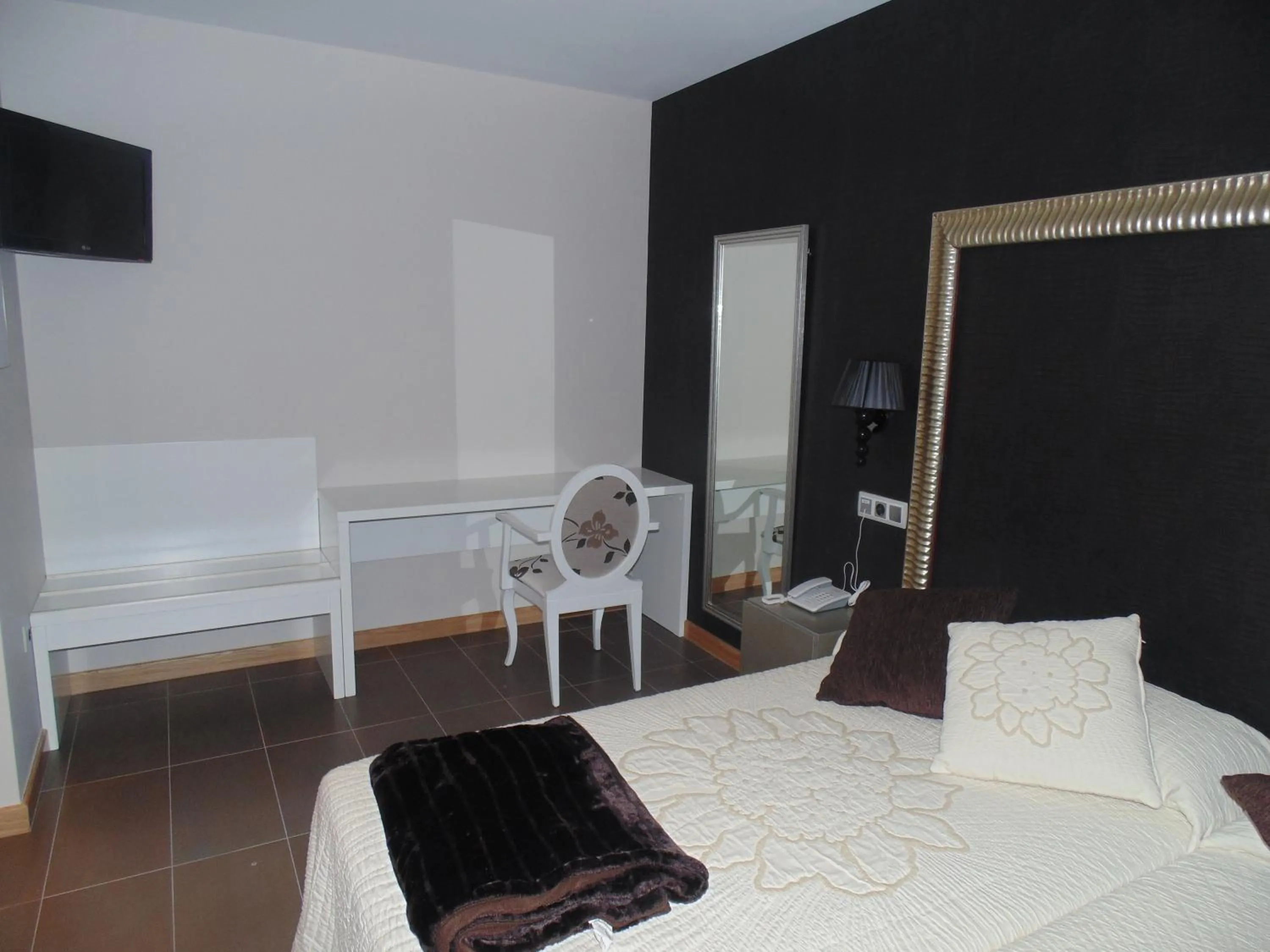 Bedroom, Bed in Hotel Ribera de Langa