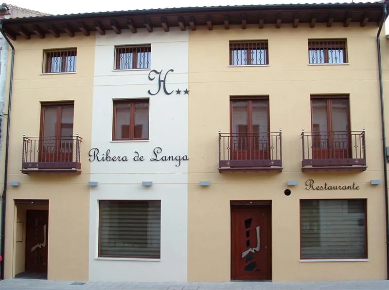 Facade/entrance in Hotel Ribera de Langa
