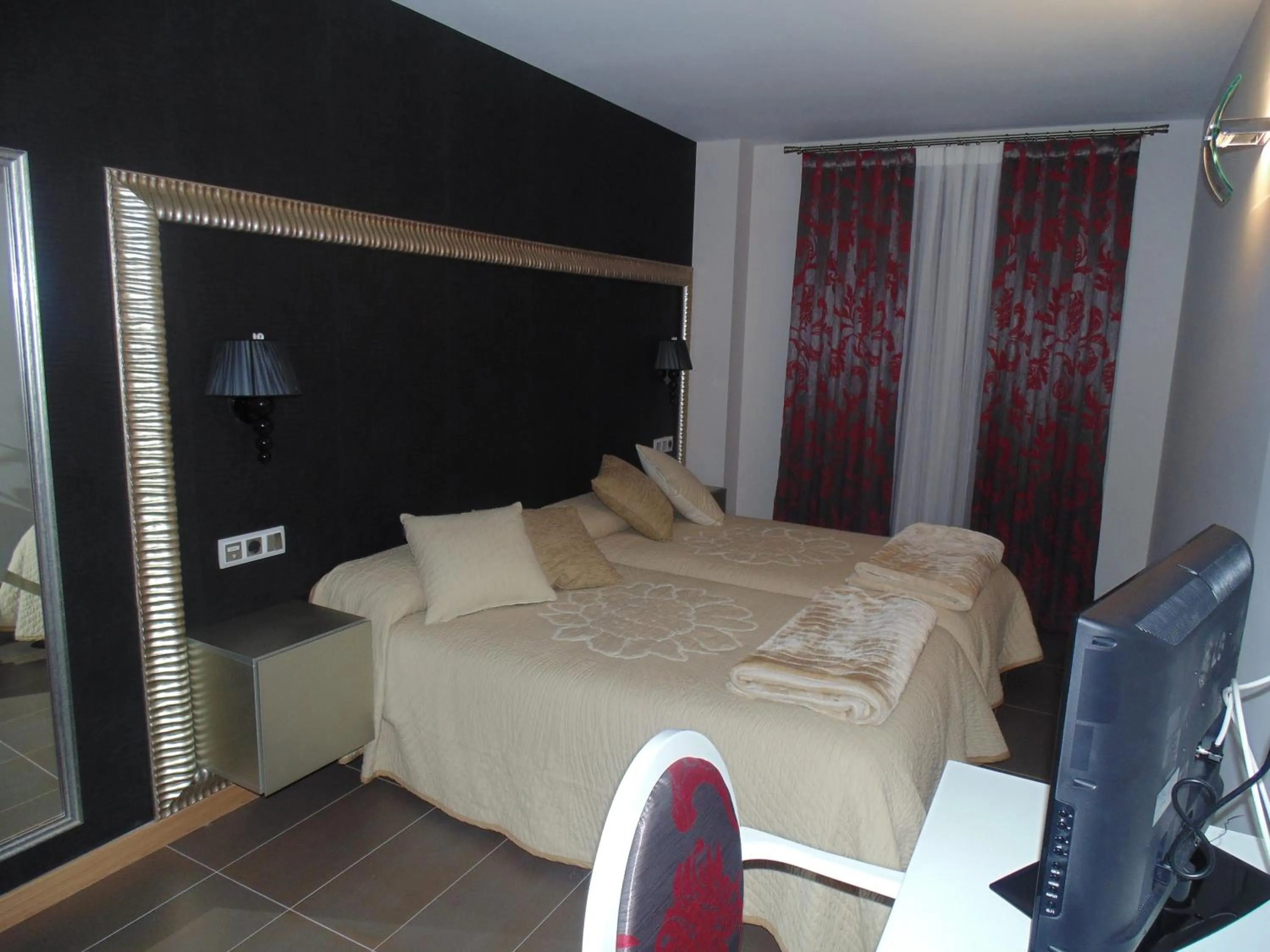 Bedroom, Bed in Hotel Ribera de Langa