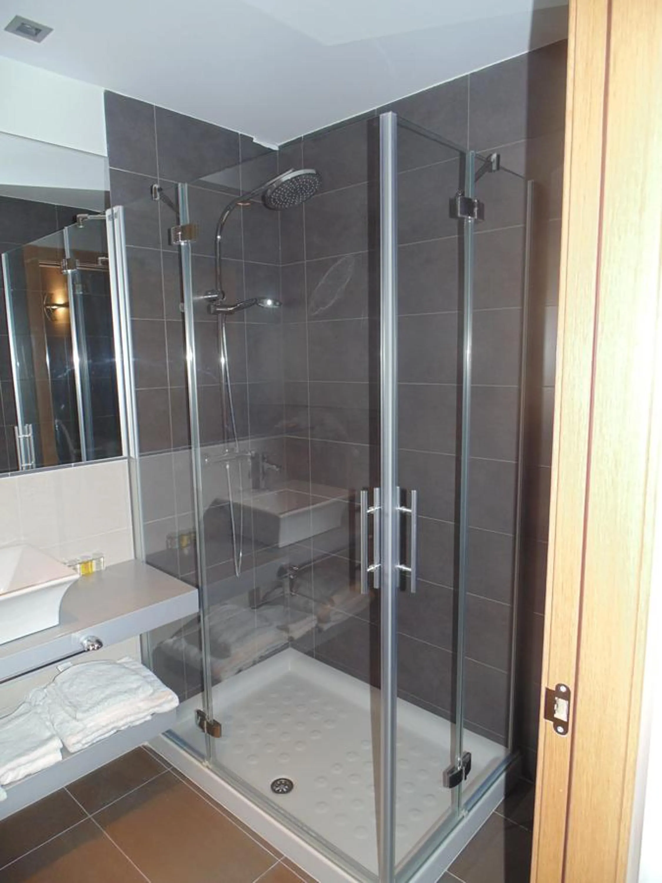 Bathroom in Hotel Ribera de Langa