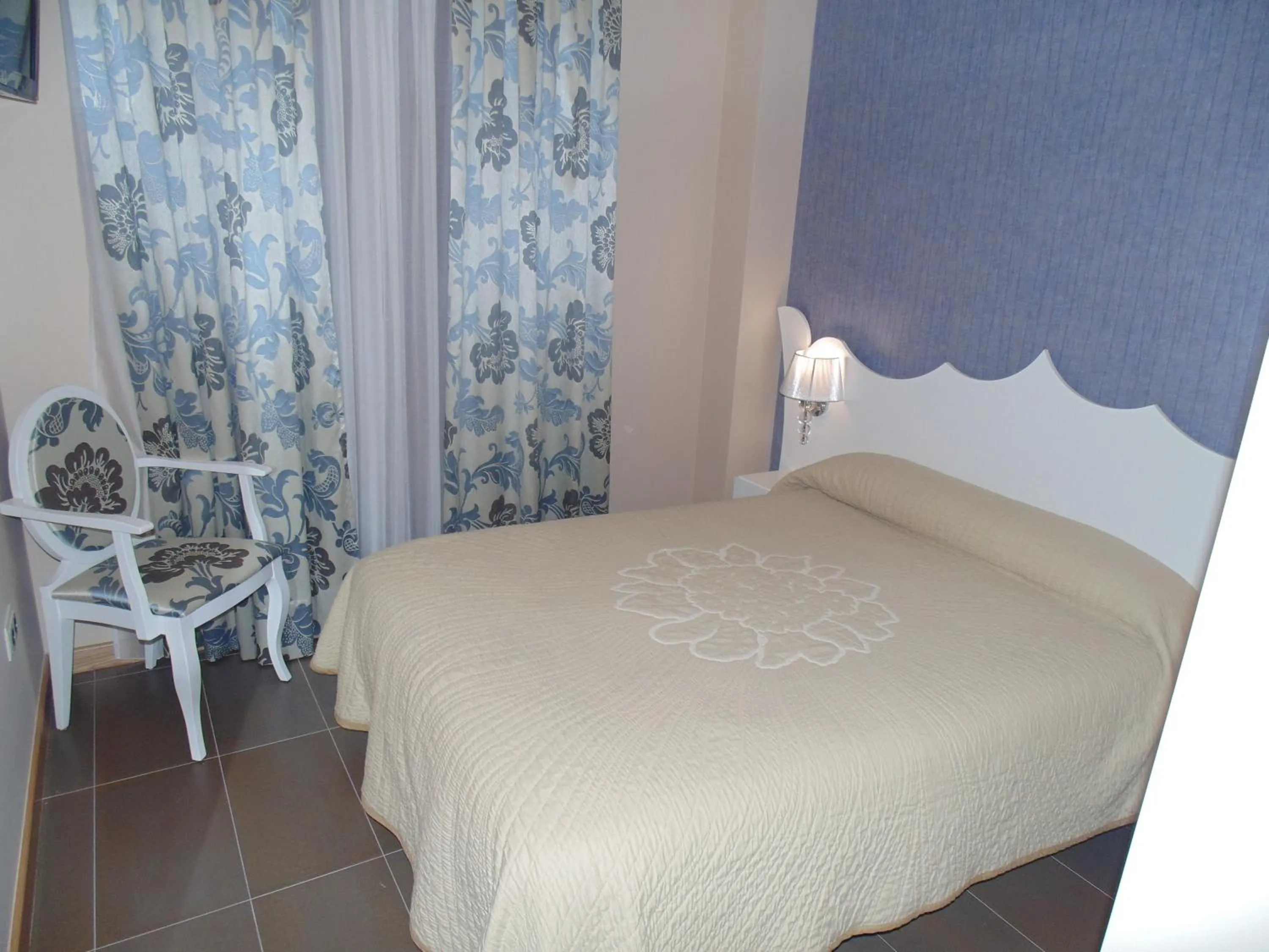 Bedroom, Bed in Hotel Ribera de Langa