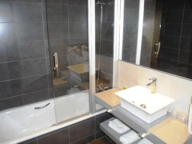 Bathroom in Hotel Ribera de Langa