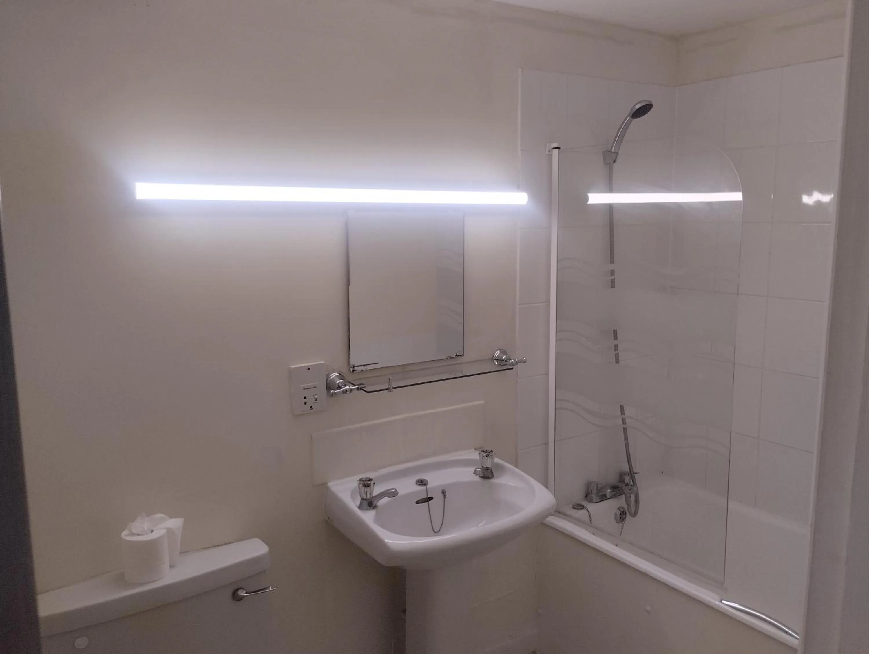 Shower in Rowley Manor hotel