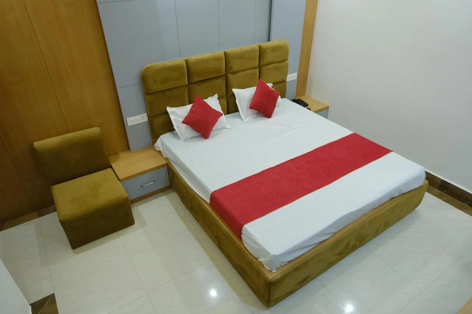 Bed in Hotel Golden Continental