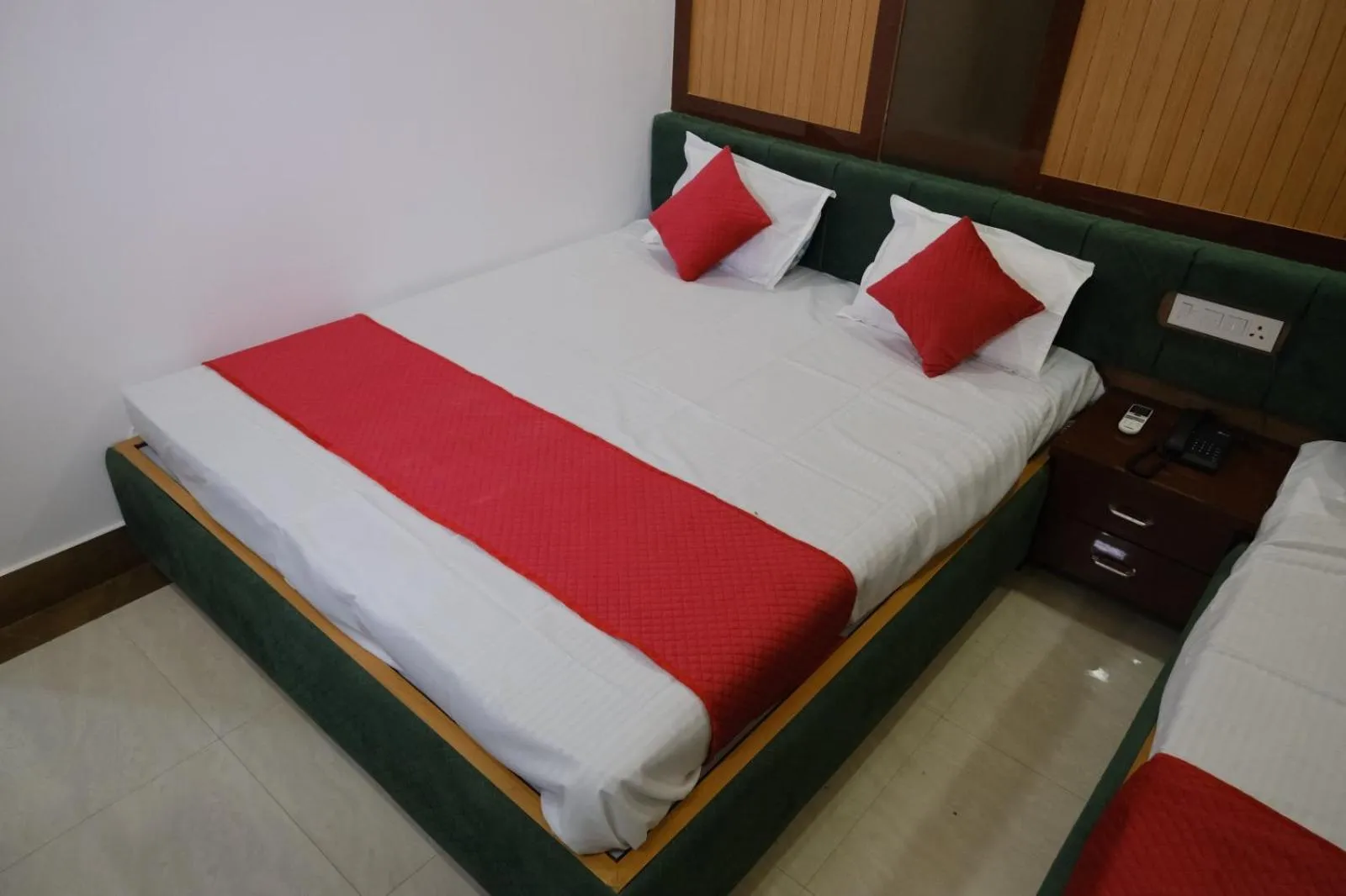 Bed in Hotel Golden Continental