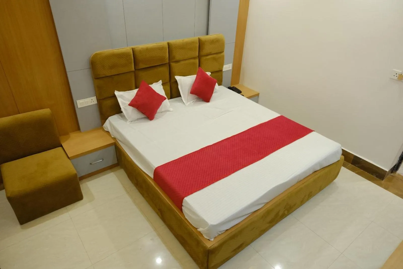 Bed in Hotel Golden Continental