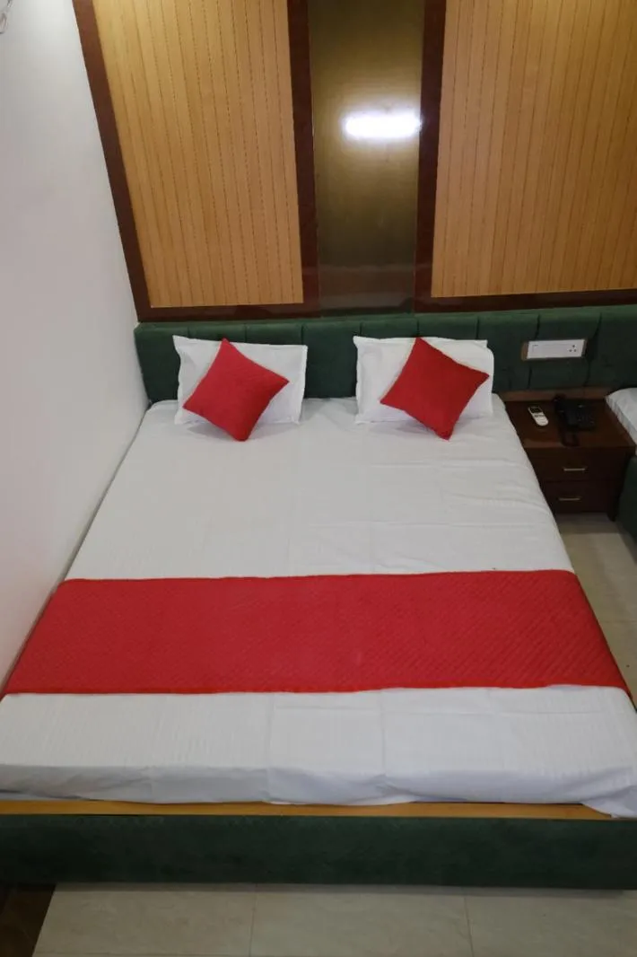 Bed in Hotel Golden Continental