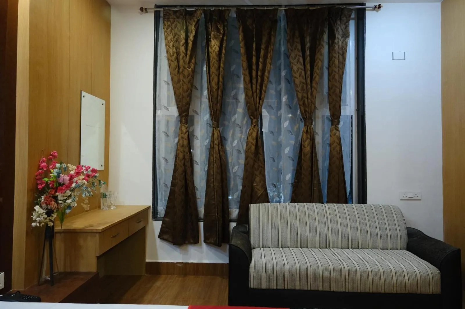 Seating area in Hotel Golden Continental