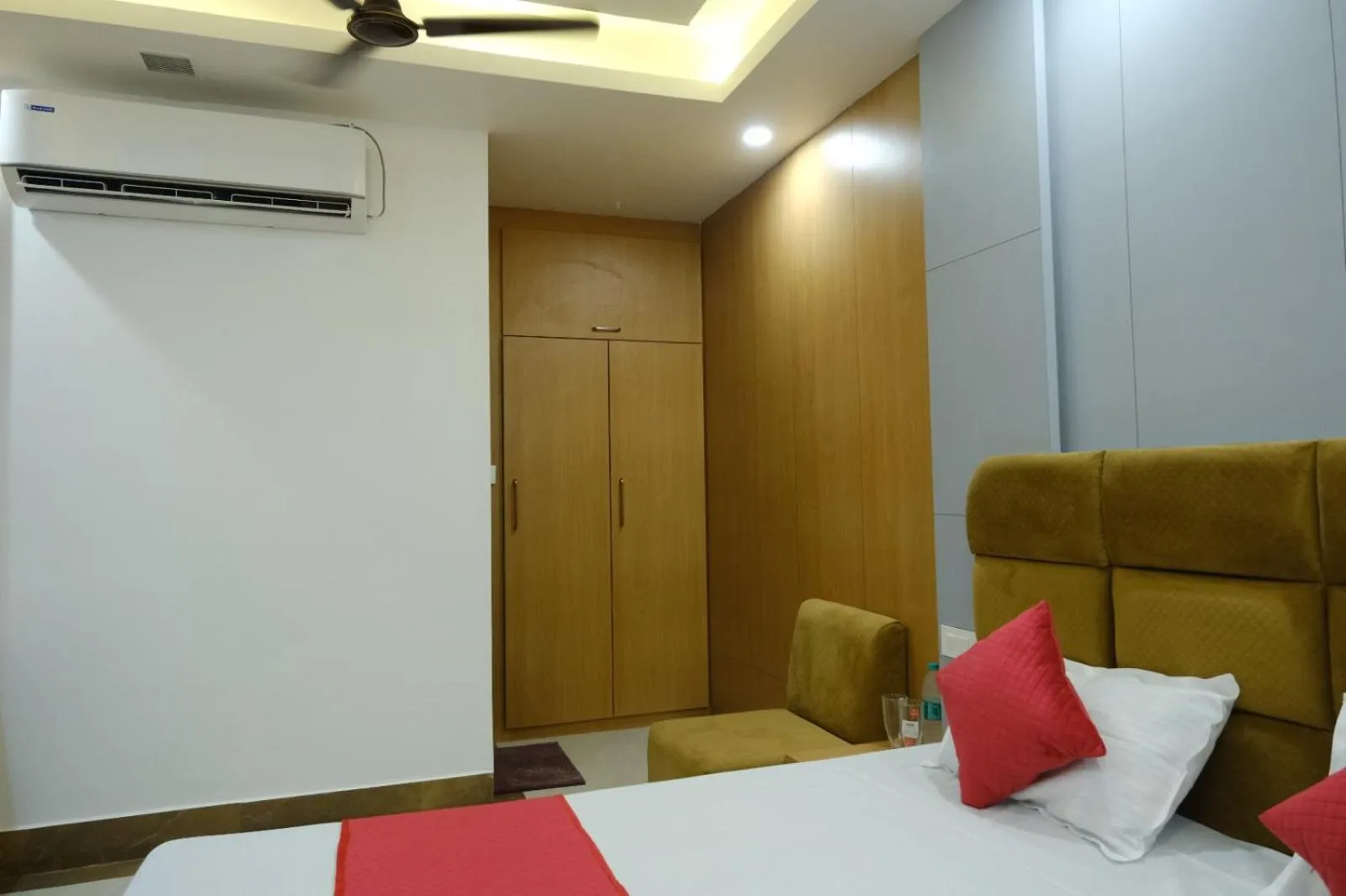 Bed in Hotel Golden Continental