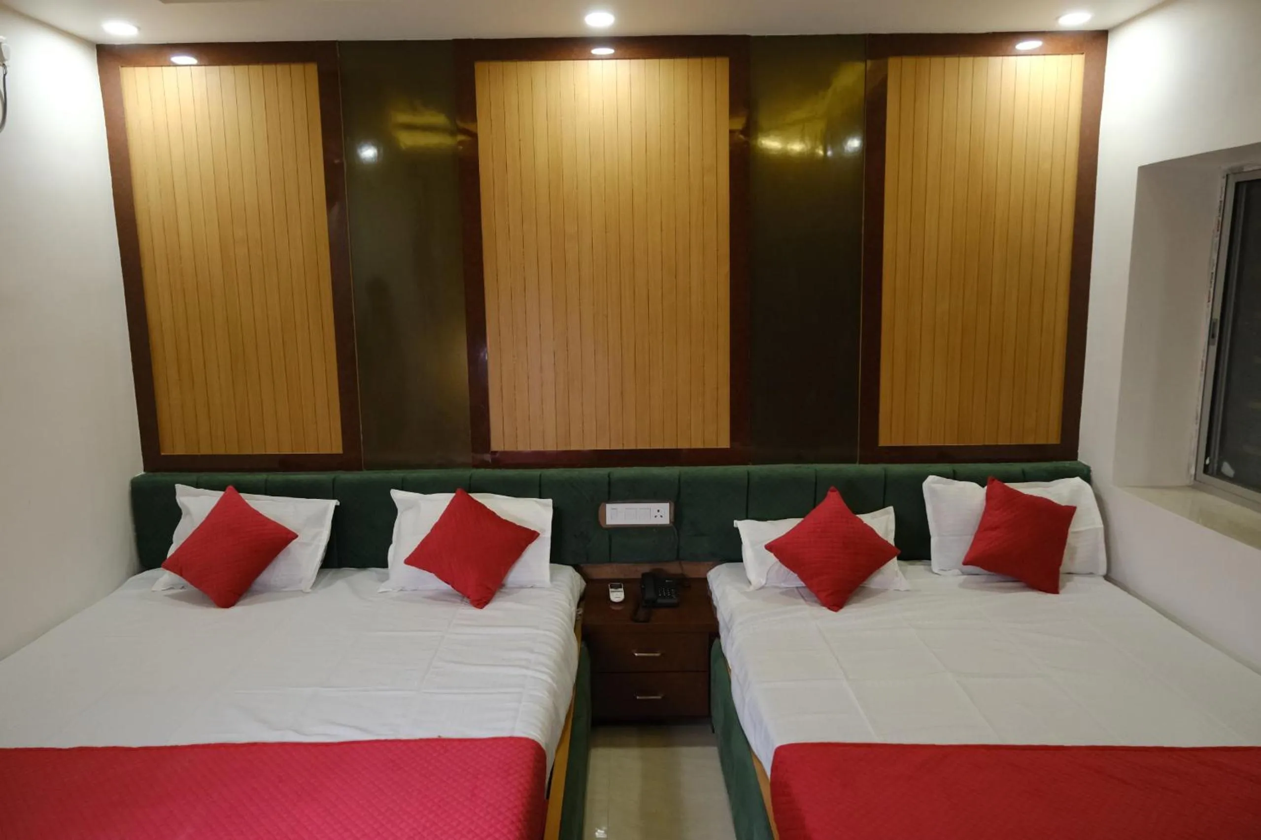 Bed in Hotel Golden Continental