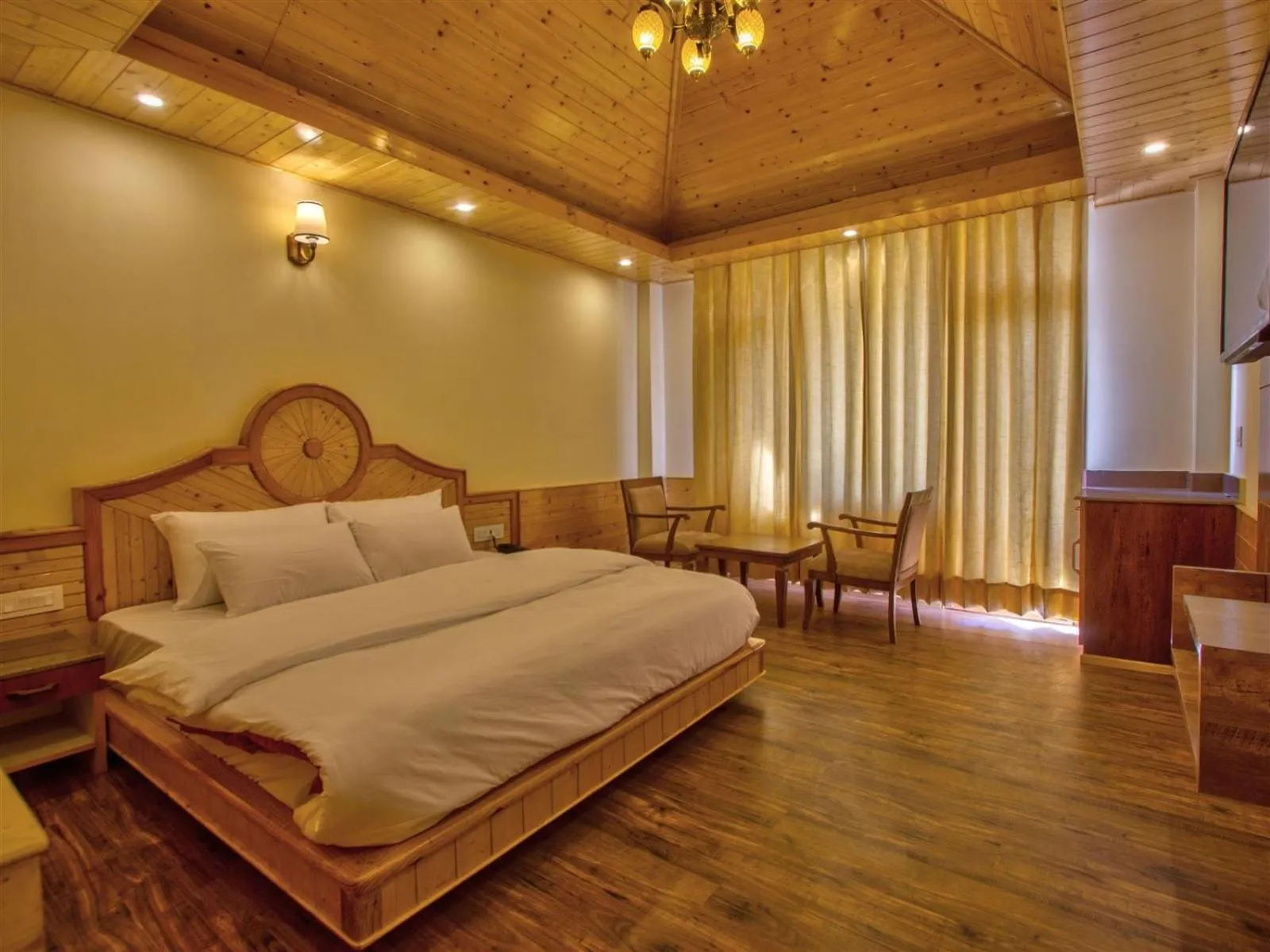 Bedroom in Golden Peak Manali