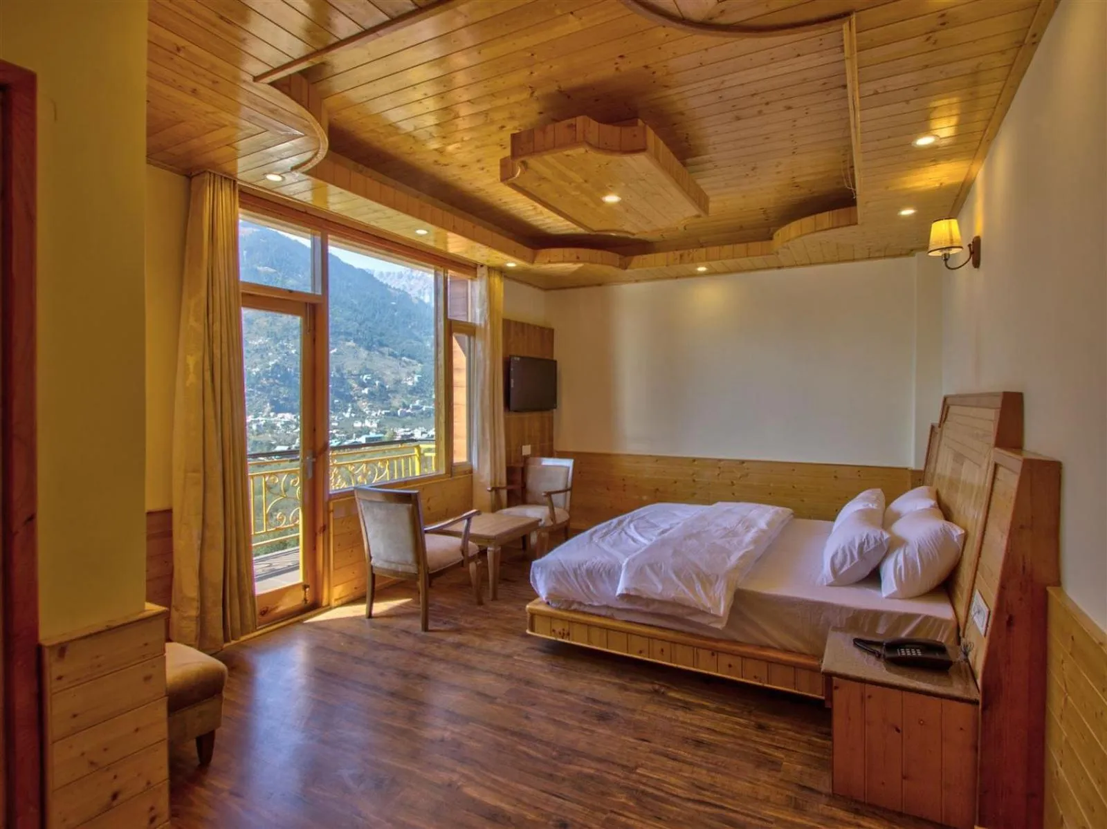 Photo of the whole room in Golden Peak Manali
