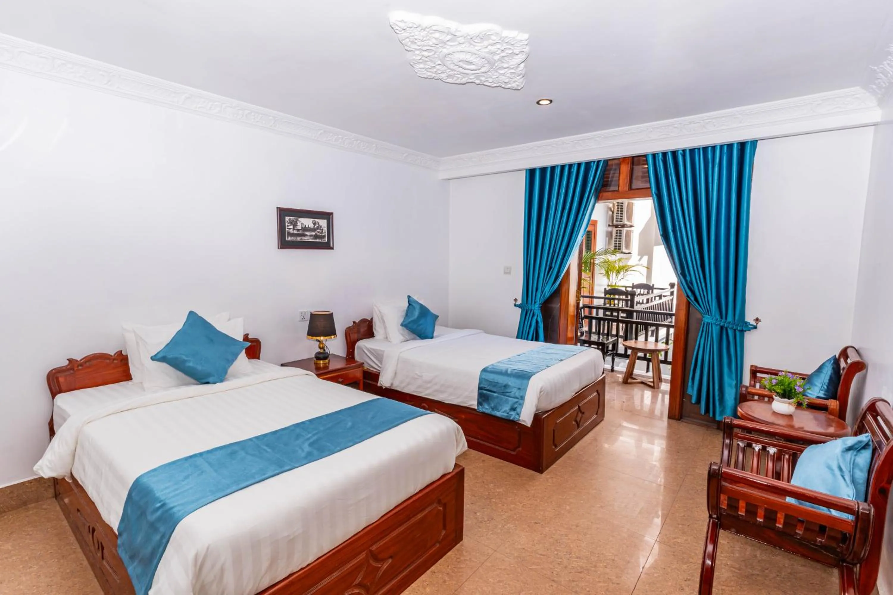 Pool view, Bed in Rithy Rin Angkor Hotel